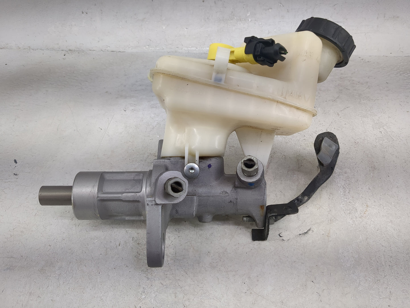 2011-2017 Buick Regal Brake Master Cylinder 1491014 - Oemusedautoparts1.com