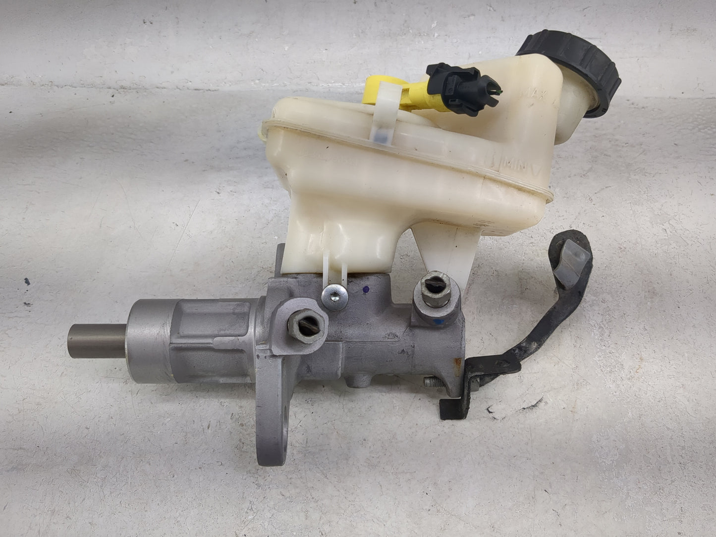 2011-2017 Buick Regal Brake Master Cylinder 1491014 - Oemusedautoparts1.com