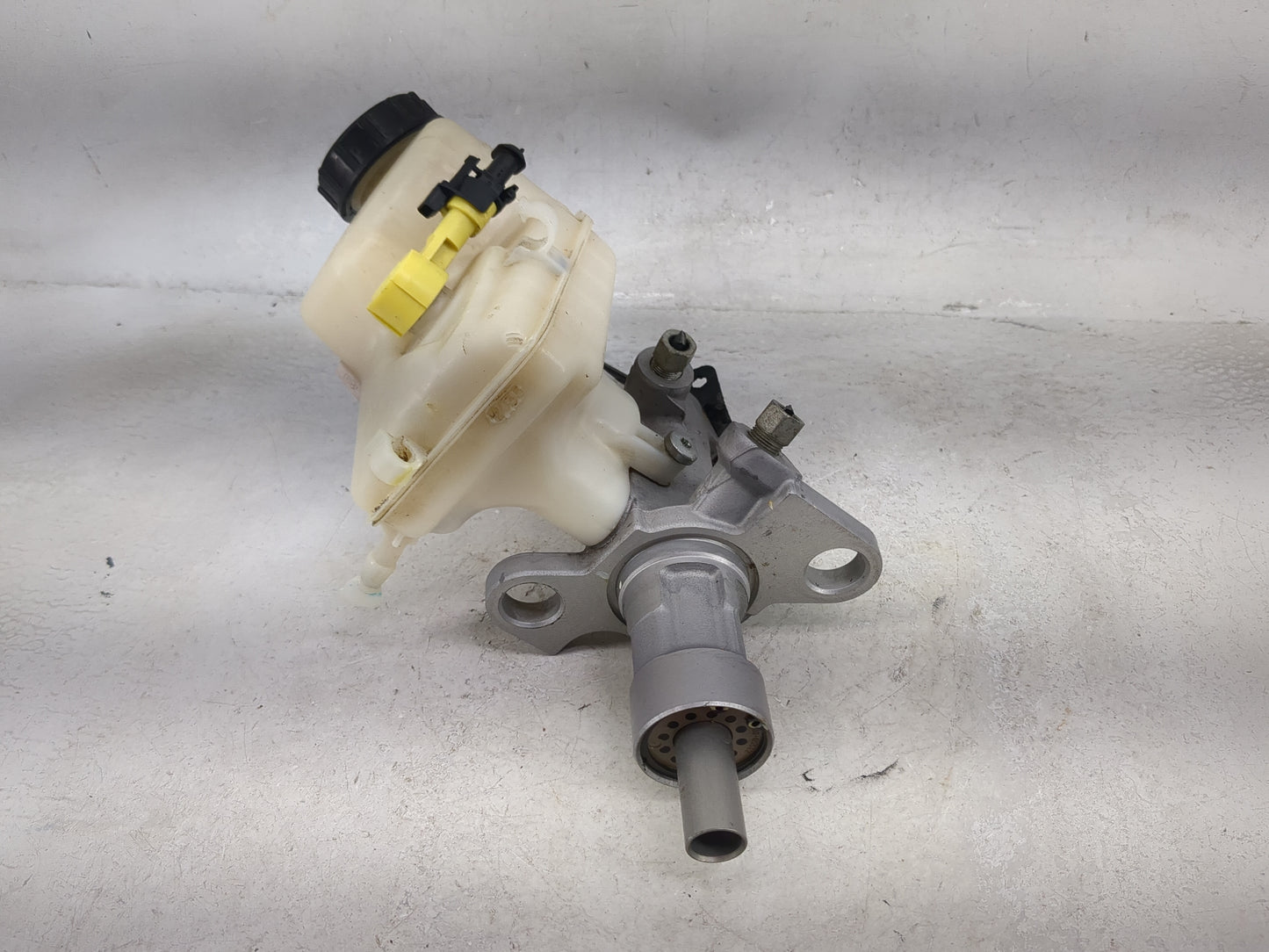 2011-2017 Buick Regal Brake Master Cylinder 1491014 - Oemusedautoparts1.com