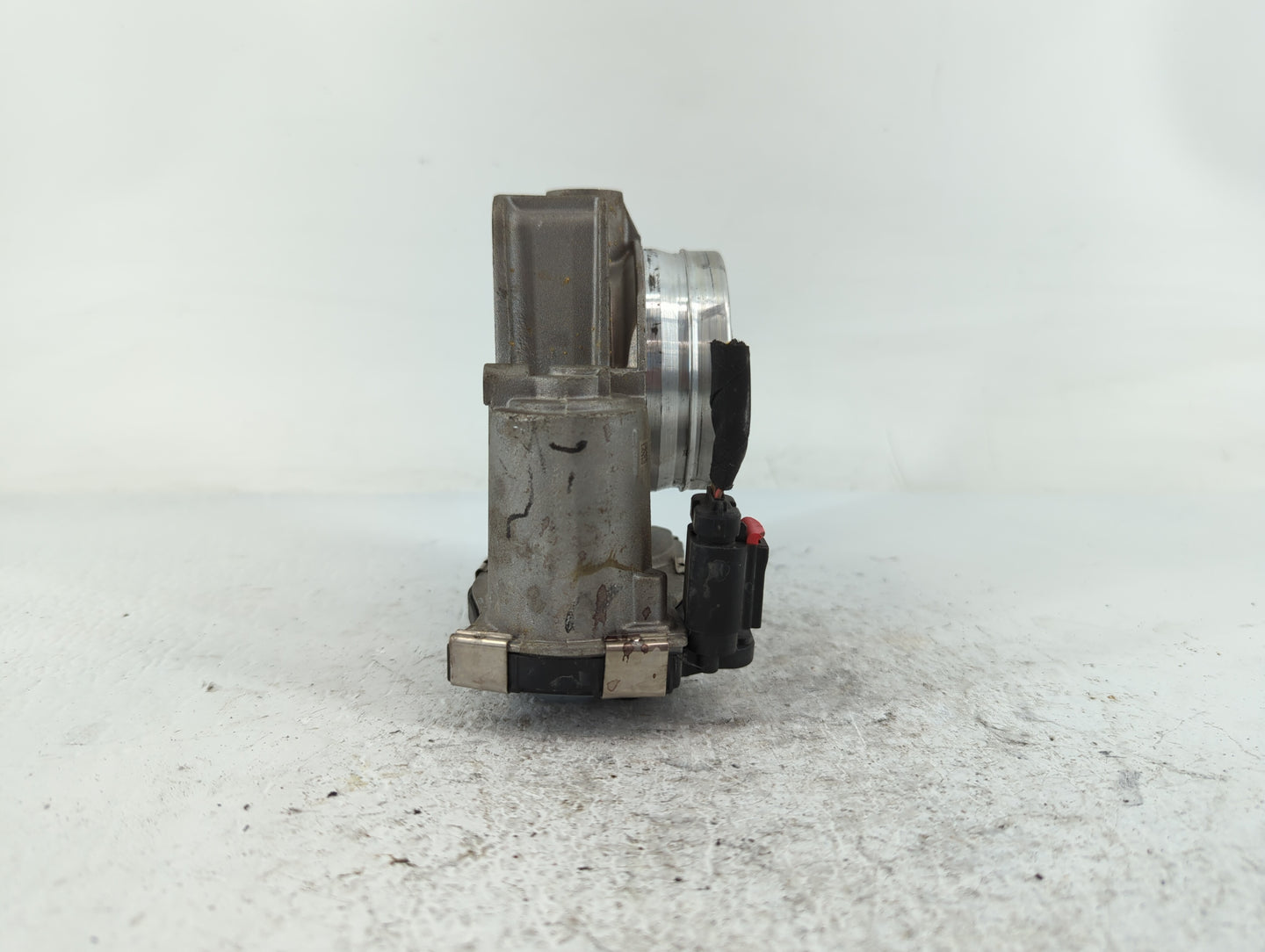 2014-2017 Buick Regal Throttle Body P/N:12627067DA Fits Fits 2013 2014 2015 2016 2017 2018 2019 2020 2021 OEM Used Auto Part
