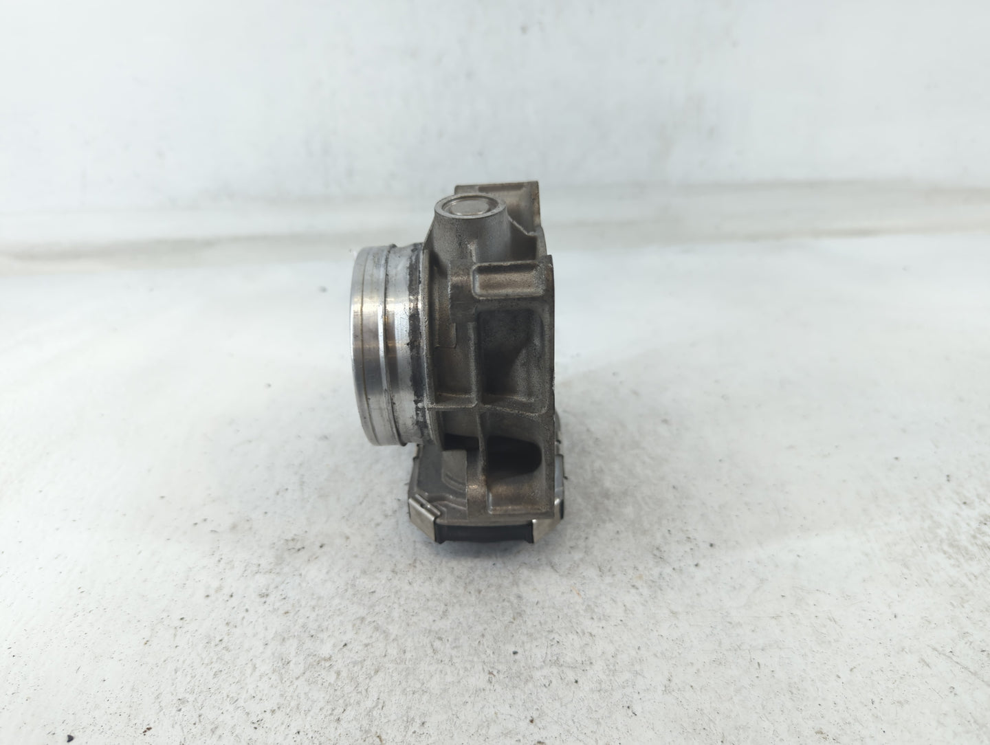 2014-2017 Buick Regal Throttle Body P/N:12627067DA Fits Fits 2013 2014 2015 2016 2017 2018 2019 2020 2021 OEM Used Auto Part