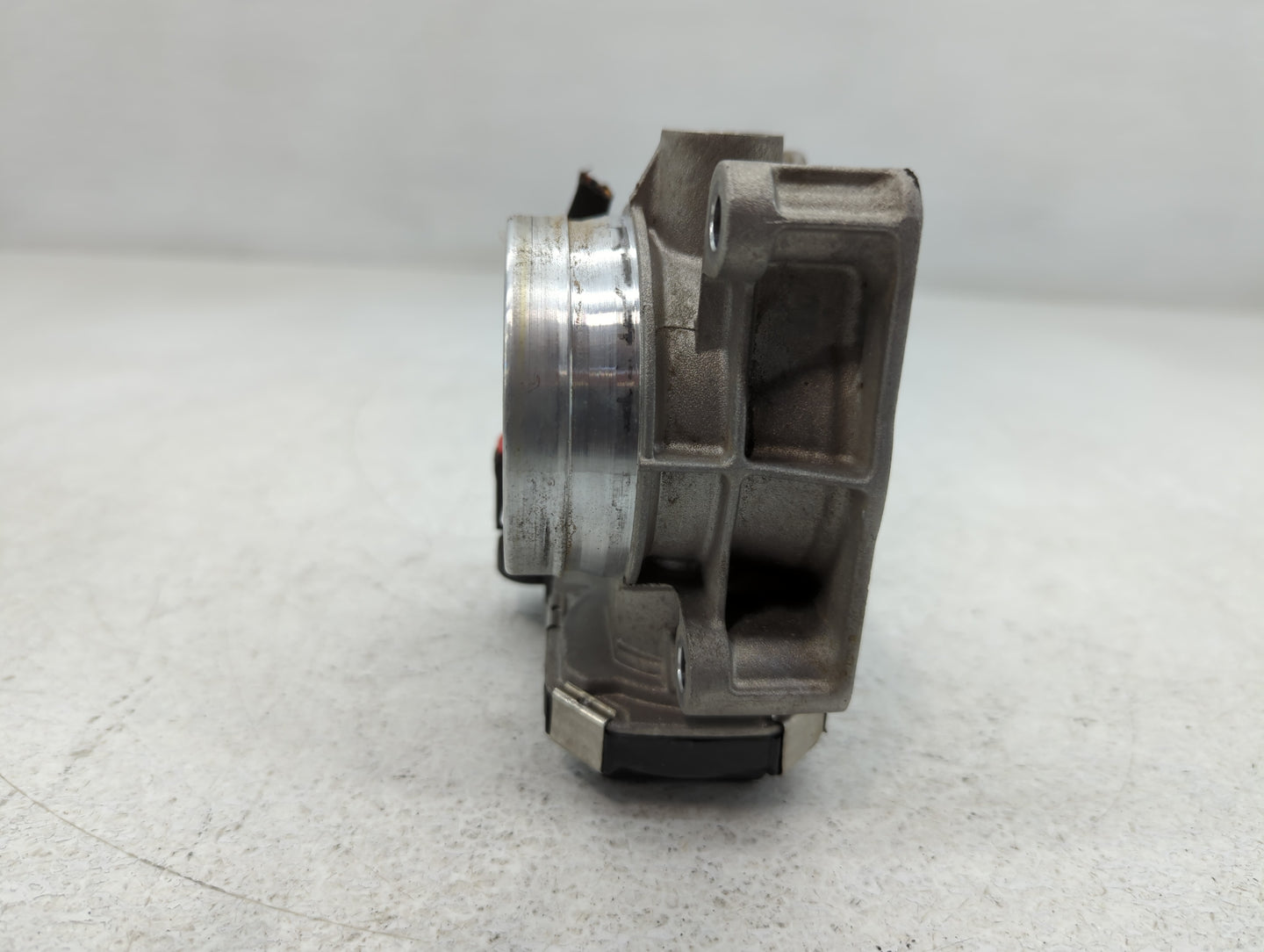 2014-2017 Buick Regal Throttle Body P/N:12627067DA Fits Fits 2013 2014 2015 2016 2017 2018 2019 2020 2021 OEM Used Auto Part