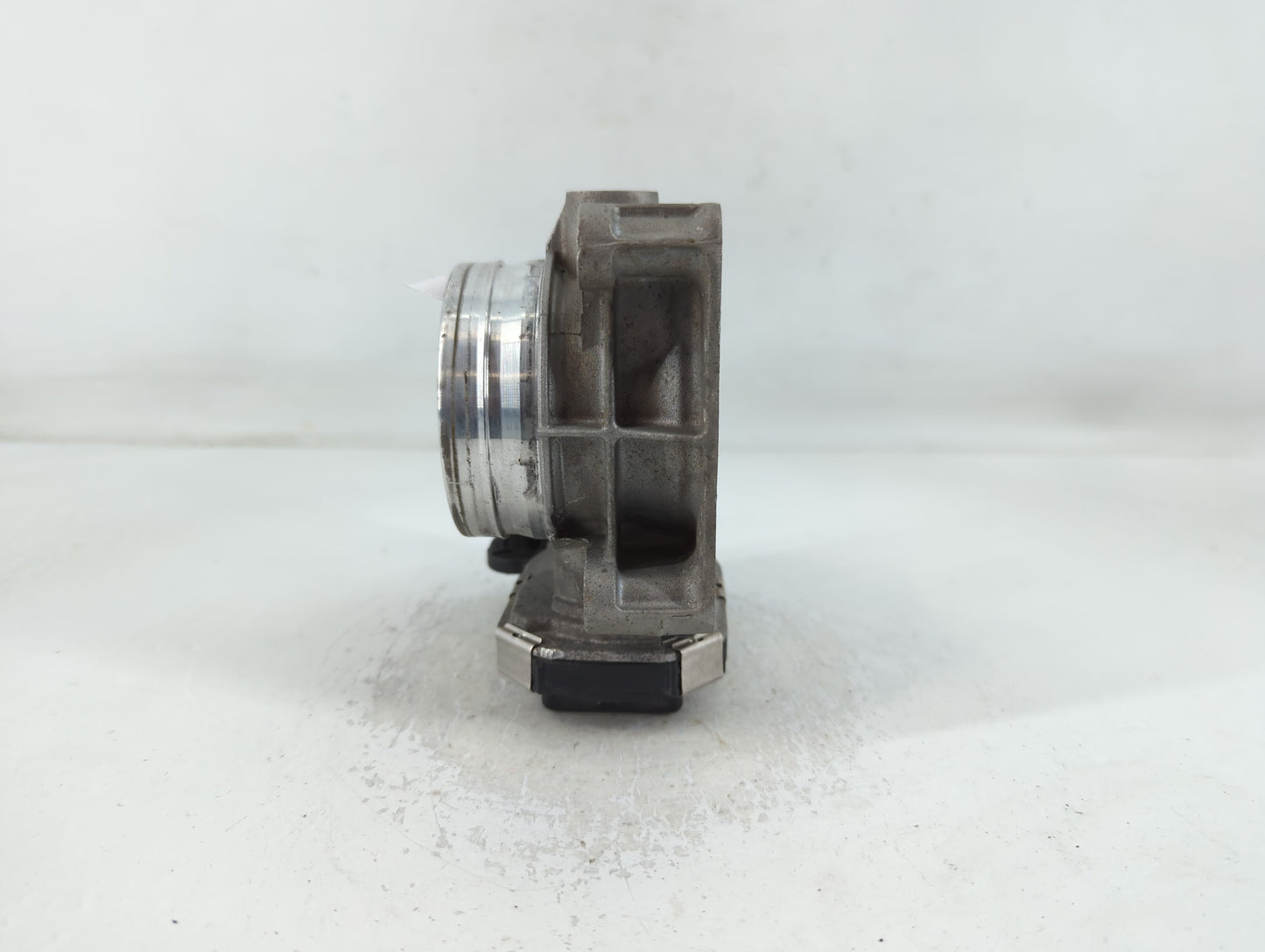2014-2017 Buick Regal Throttle Body P/N:12670837AA Fits Fits 2013 2014 2015 2016 2017 2018 2019 2020 2021 OEM Used Auto Part