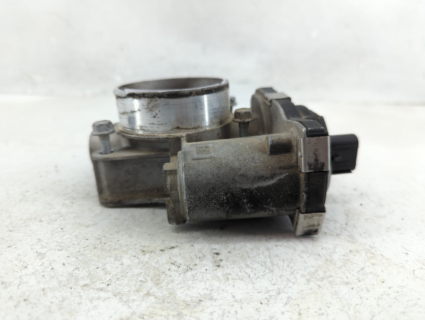 2016-2017 Buick Verano Throttle Body P/N:12670834AA Fits Fits 2016 2017 OEM Used Auto Parts - Oemusedautoparts1.com