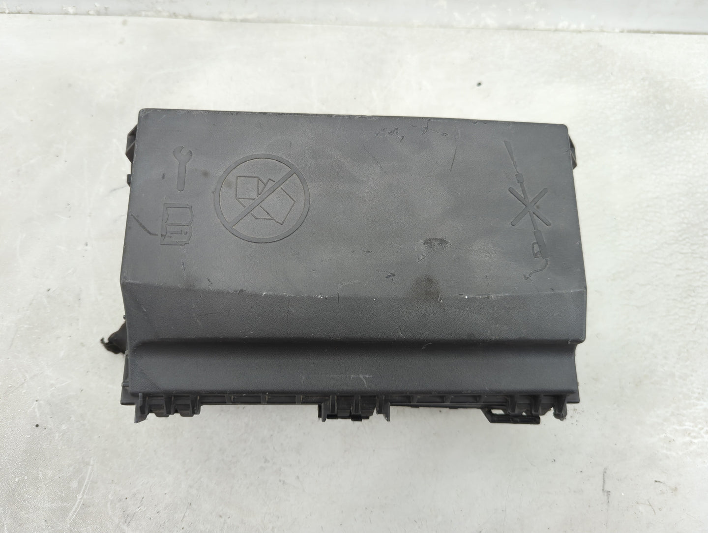 2013-2016 Buick Verano Fusebox Fuse Box Panel Relay Module P/N:13403357 Fits Fits 2013 2014 2015 2016 OEM Used Auto Parts - 
