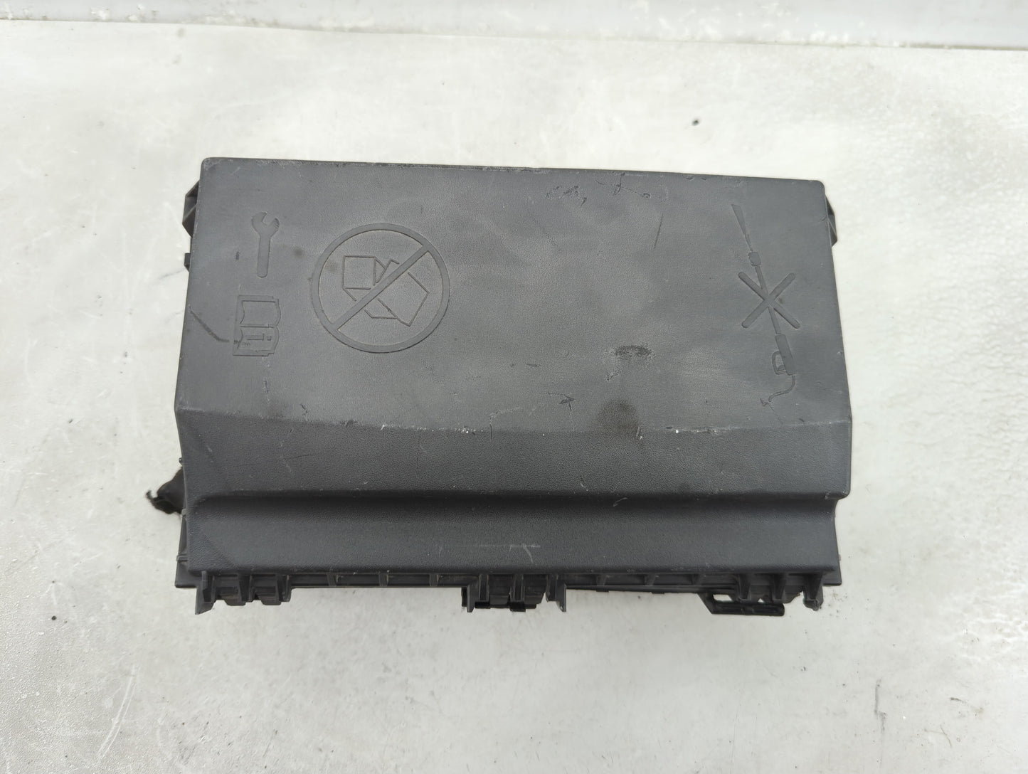 2013-2016 Buick Verano Fusebox Fuse Box Panel Relay Module P/N:13403357 Fits Fits 2013 2014 2015 2016 OEM Used Auto Parts - 