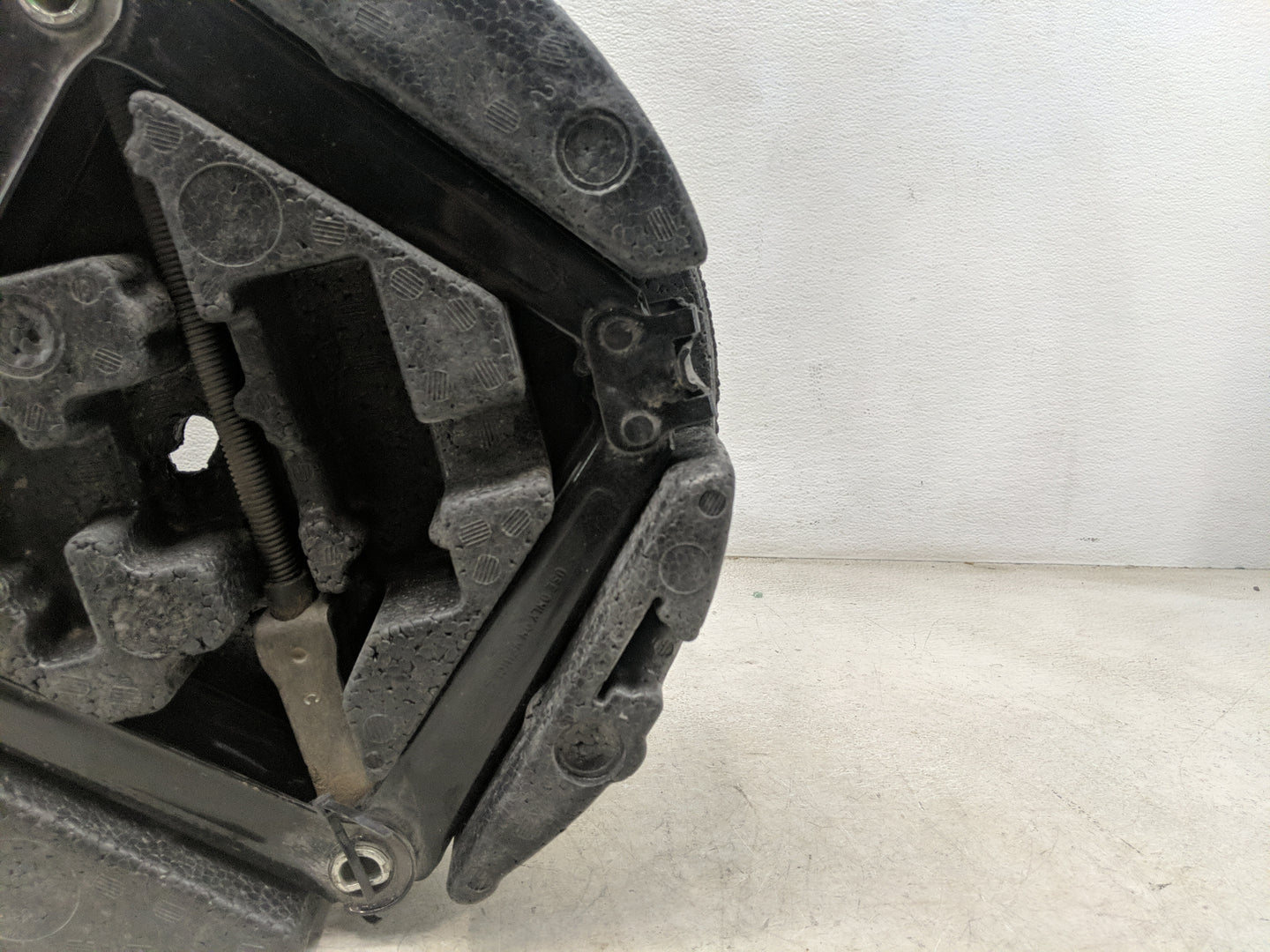 2016 Buick Verano Spare Scissor Car Jack 1460491 - Oemusedautoparts1.com