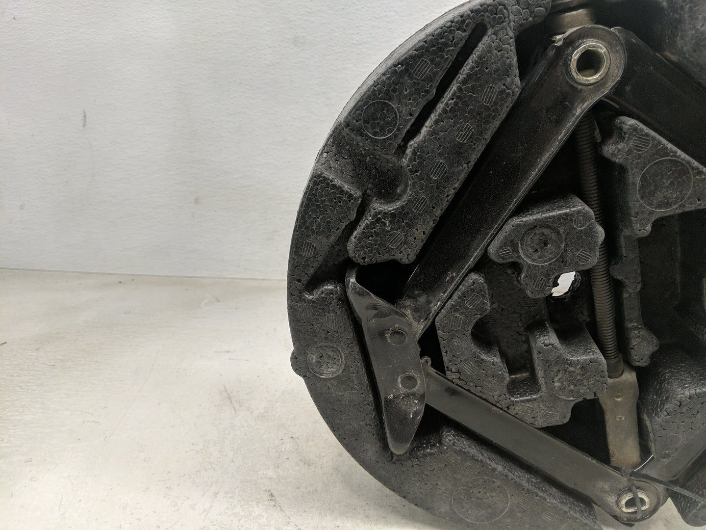 2016 Buick Verano Spare Scissor Car Jack 1460491 - Oemusedautoparts1.com