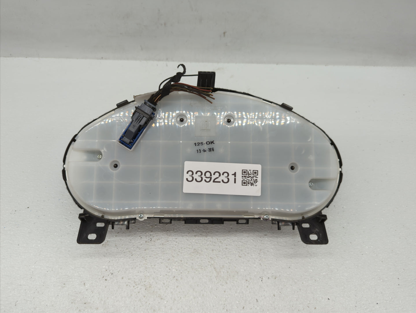 2015-2017 Buick Verano Instrument Cluster Speedometer Gauges P/N:23316331 Fits Fits 2015 2016 2017 OEM Used Auto Parts - Oem