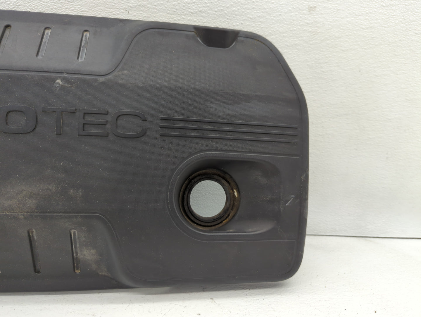 2016 Buick Verano Engine Cover - Oemusedautoparts1.com