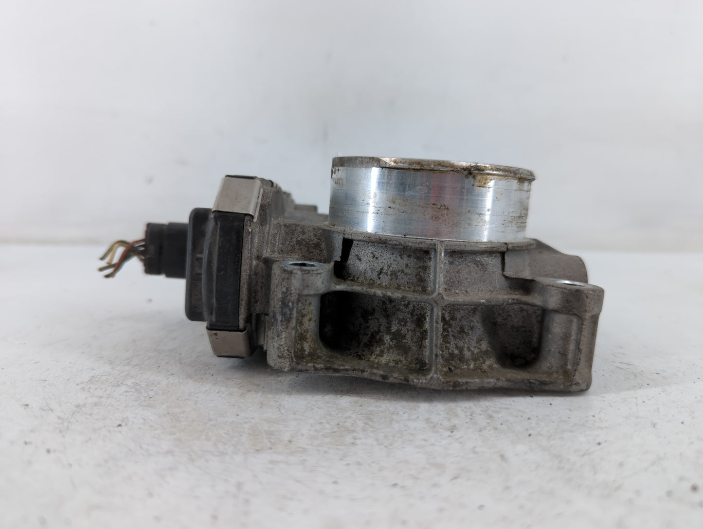 2016-2017 Buick Verano Throttle Body P/N:12632101CA Fits Fits 2016 2017 OEM Used Auto Parts - Oemusedautoparts1.com