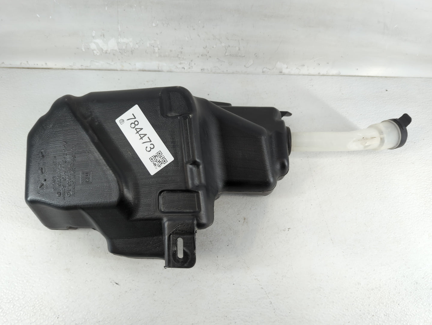 2014-2017 Buick Verano Windshield Washer Fluid Reservoir Bottle Oem - Oemusedautoparts1.com