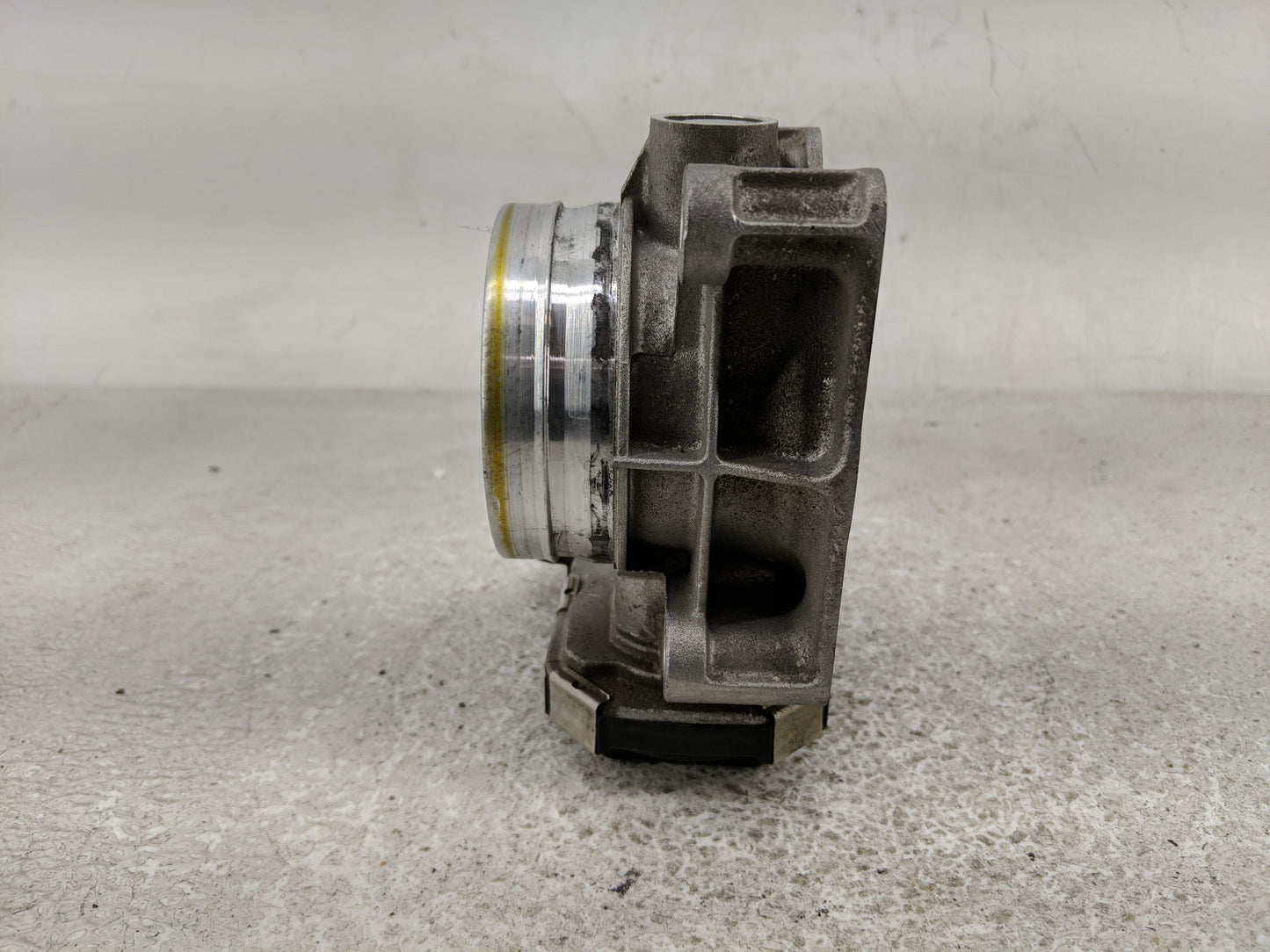 2013-2018 Cadillac Ats Throttle Body P/N:12627067DA Fits Fits 2013 2014 2015 2016 2017 2018 2019 2020 2021 OEM Used Auto Par
