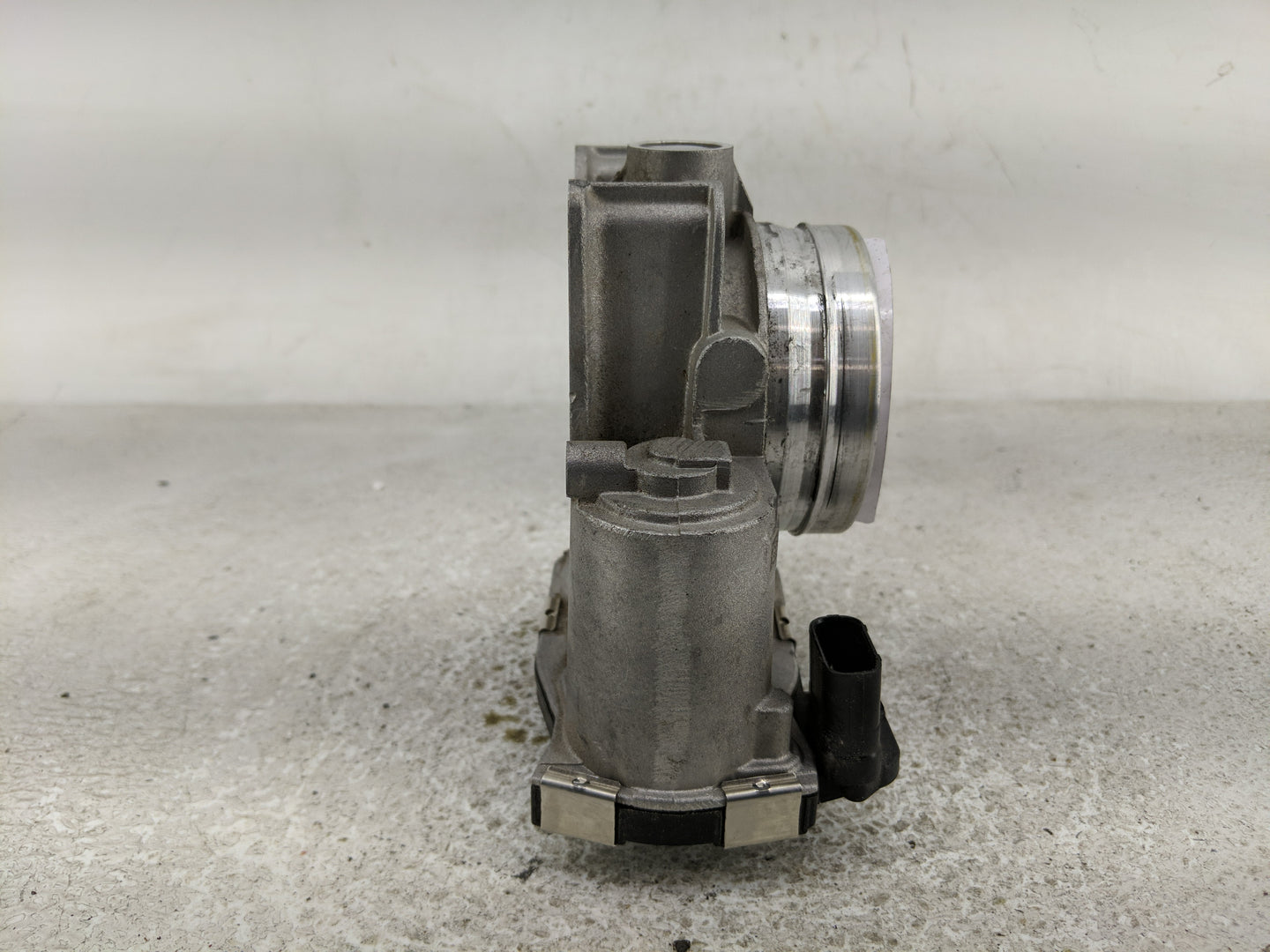 2013-2018 Cadillac Ats Throttle Body P/N:12627067DA Fits Fits 2013 2014 2015 2016 2017 2018 2019 2020 2021 OEM Used Auto Par