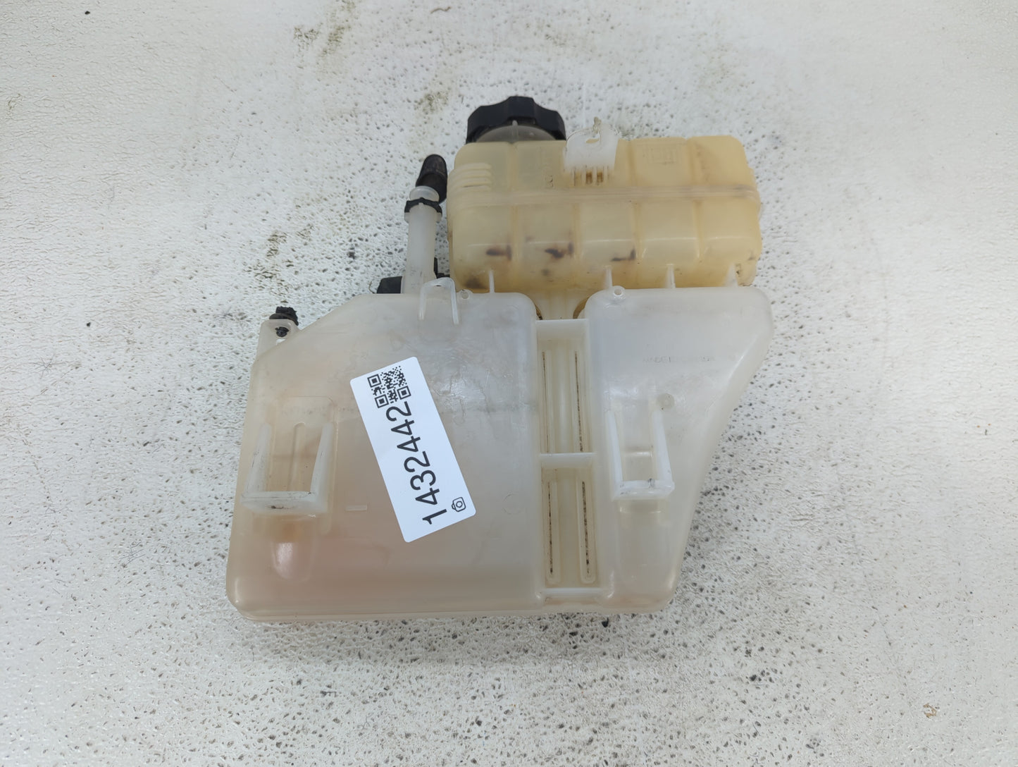 2013-2018 Cadillac Ats Radiator Coolant Overflow Expansion Tank Bottle 1432442 - Oemusedautoparts1.com