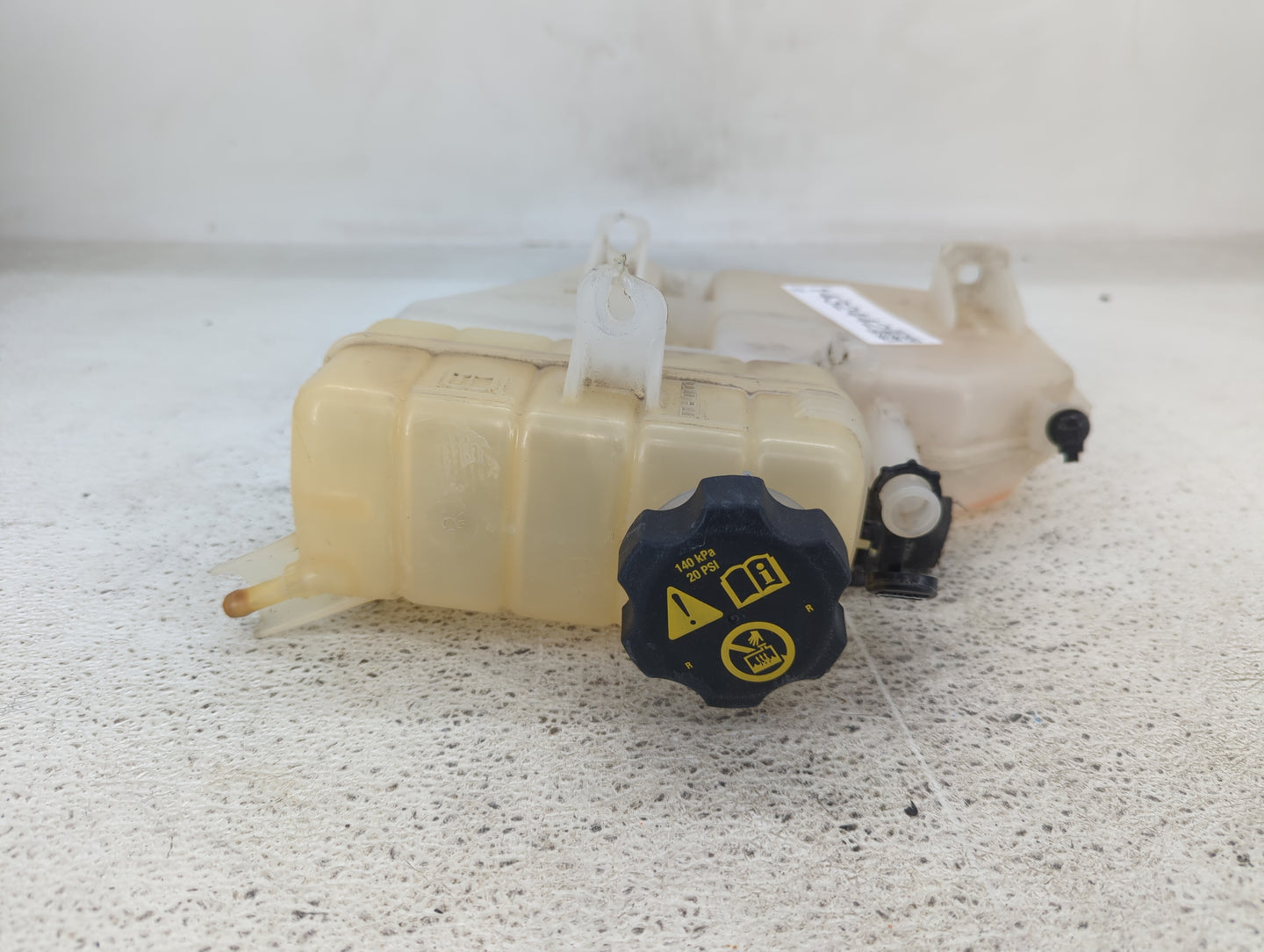 2013-2018 Cadillac Ats Radiator Coolant Overflow Expansion Tank Bottle 1432442 - Oemusedautoparts1.com