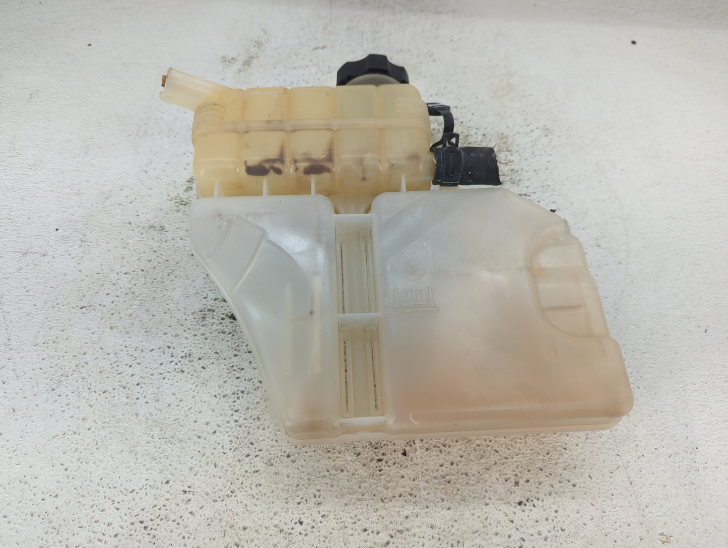 2013-2018 Cadillac Ats Radiator Coolant Overflow Expansion Tank Bottle 1432442 - Oemusedautoparts1.com