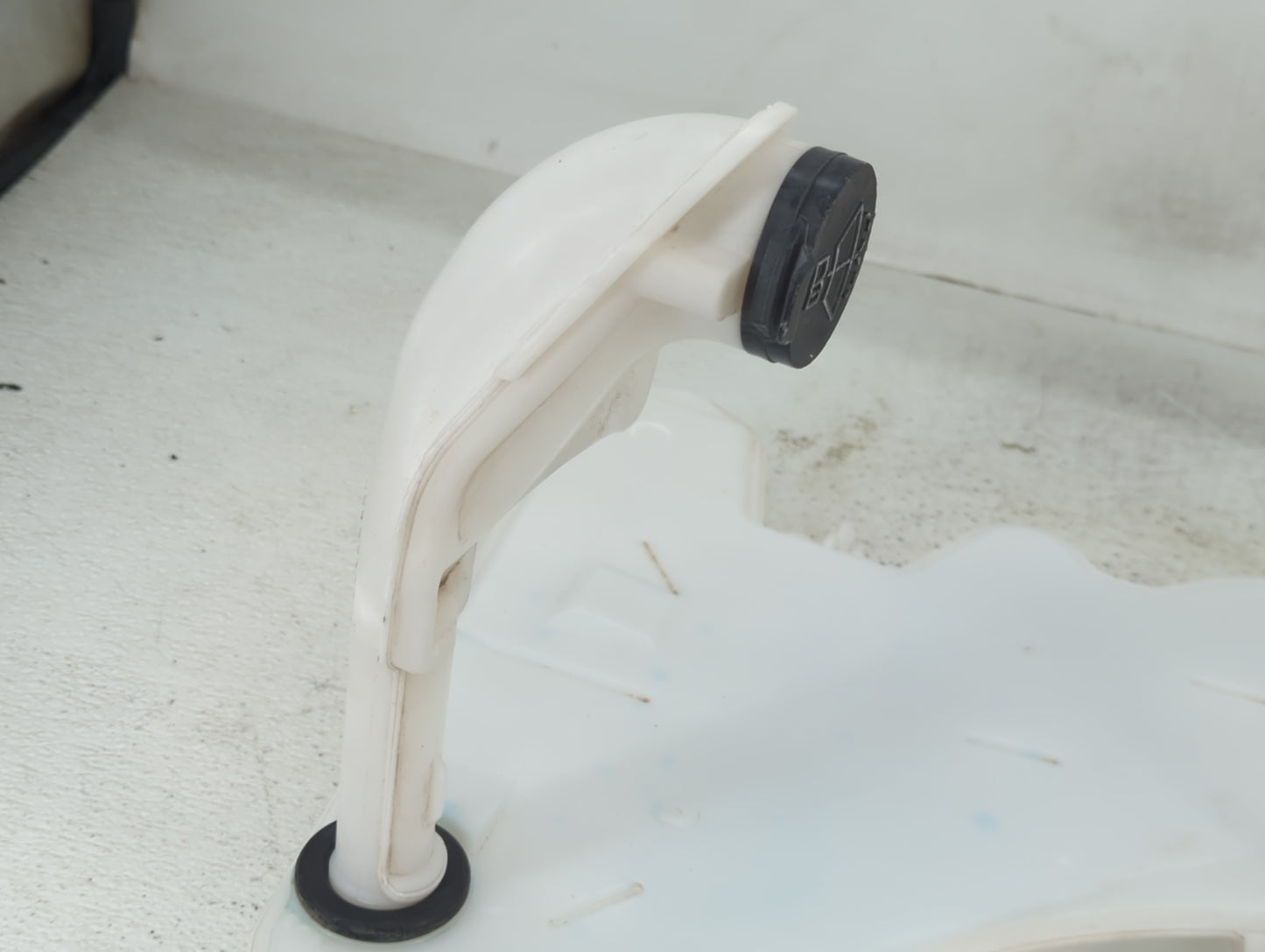 2016 Cadillac Ats Windshield Washer Fluid Reservoir Bottle Oem - Oemusedautoparts1.com