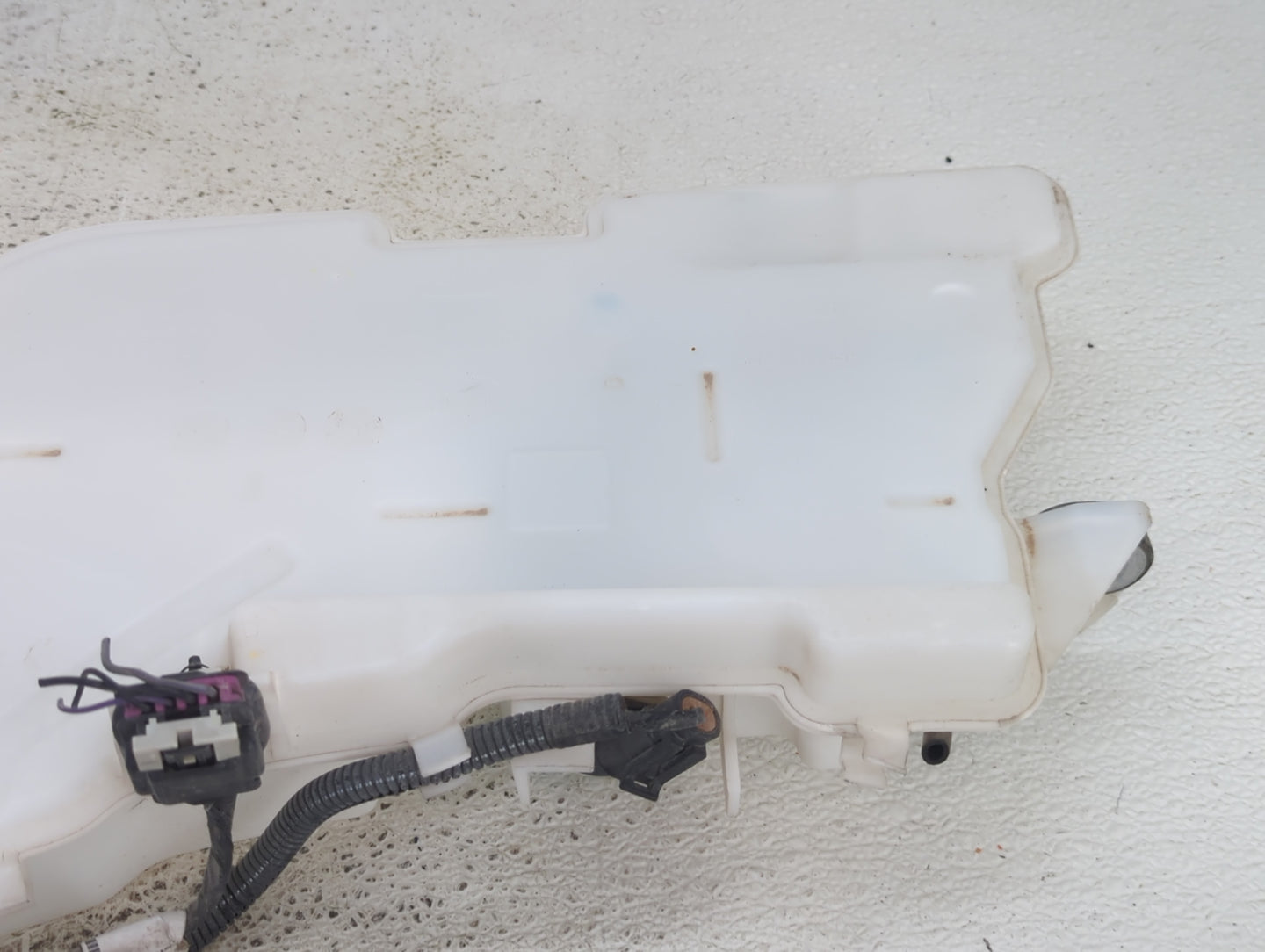 2016 Cadillac Ats Windshield Washer Fluid Reservoir Bottle Oem - Oemusedautoparts1.com