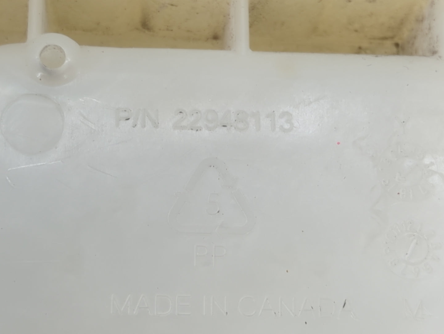 2013-2018 Cadillac Ats Radiator Coolant Overflow Expansion Tank Bottle 1432522 - Oemusedautoparts1.com