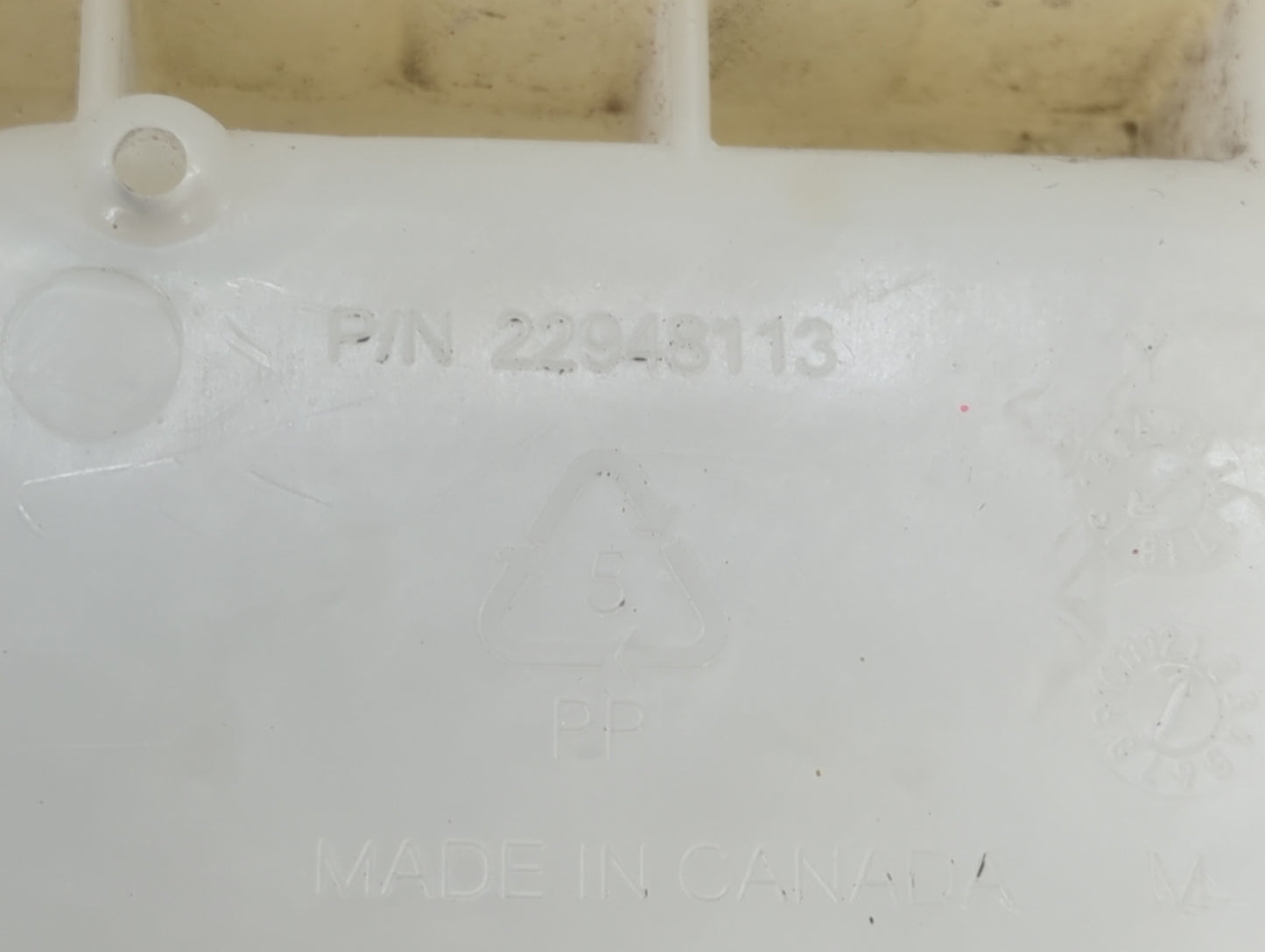 2013-2018 Cadillac Ats Radiator Coolant Overflow Expansion Tank Bottle 1432522 - Oemusedautoparts1.com