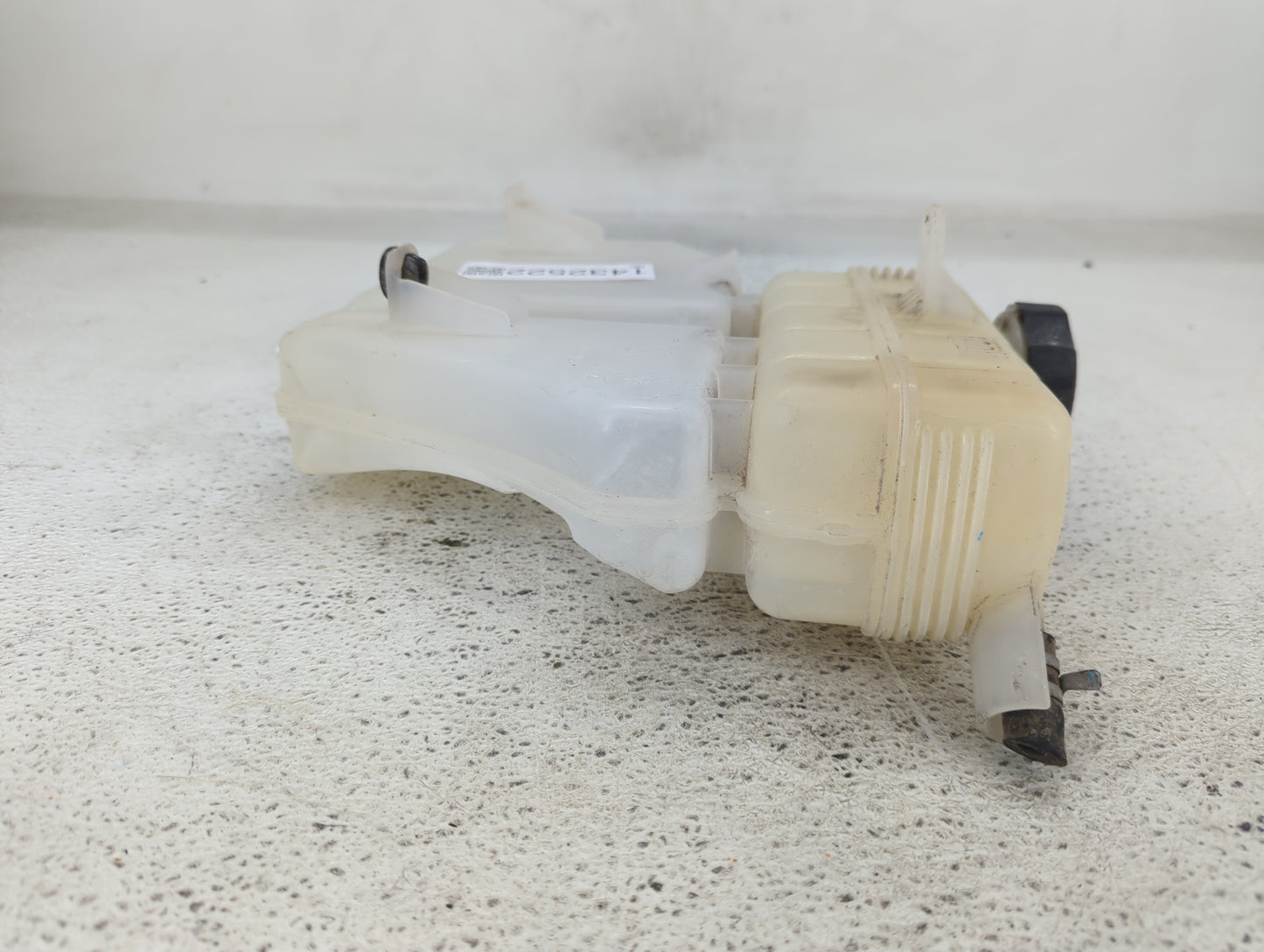 2013-2018 Cadillac Ats Radiator Coolant Overflow Expansion Tank Bottle 1432522 - Oemusedautoparts1.com