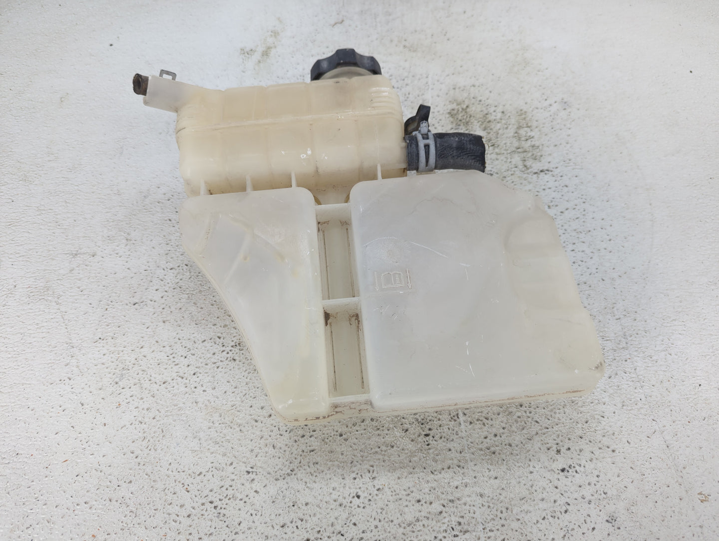 2013-2018 Cadillac Ats Radiator Coolant Overflow Expansion Tank Bottle 1432522 - Oemusedautoparts1.com