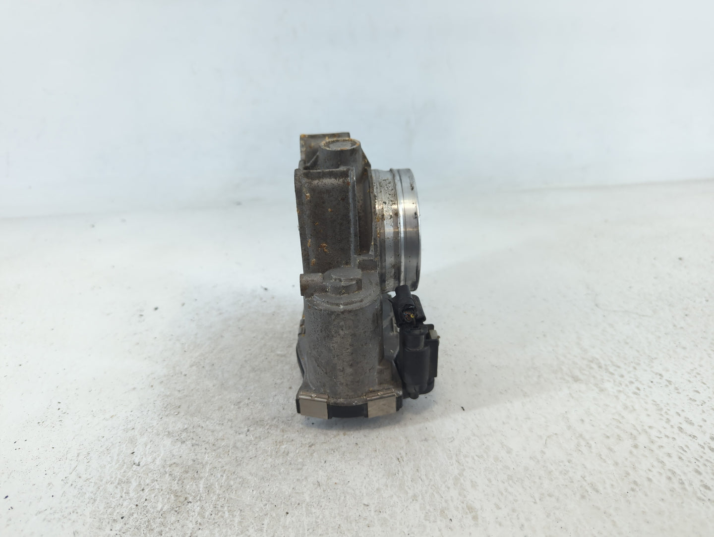 2013-2018 Cadillac Ats Throttle Body P/N:126370670 Fits Fits 2013 2014 2015 2016 2017 2018 2019 2020 2021 OEM Used Auto Part