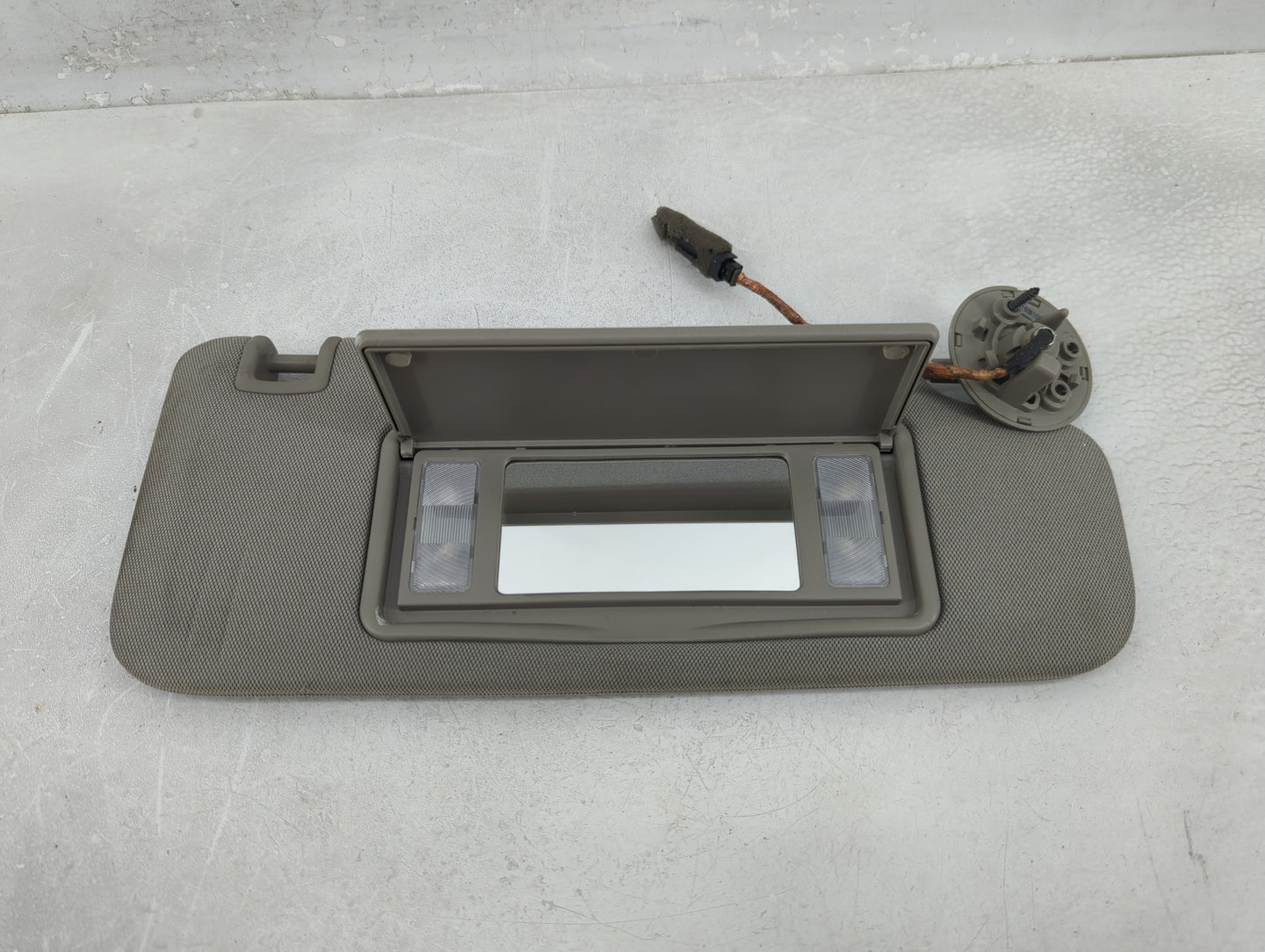 2014-2019 Cadillac Cts Sun Visor Shade Replacement Passenger Right Mirror Fits Fits 2014 2015 2016 2017 2018 2019 OEM Used A