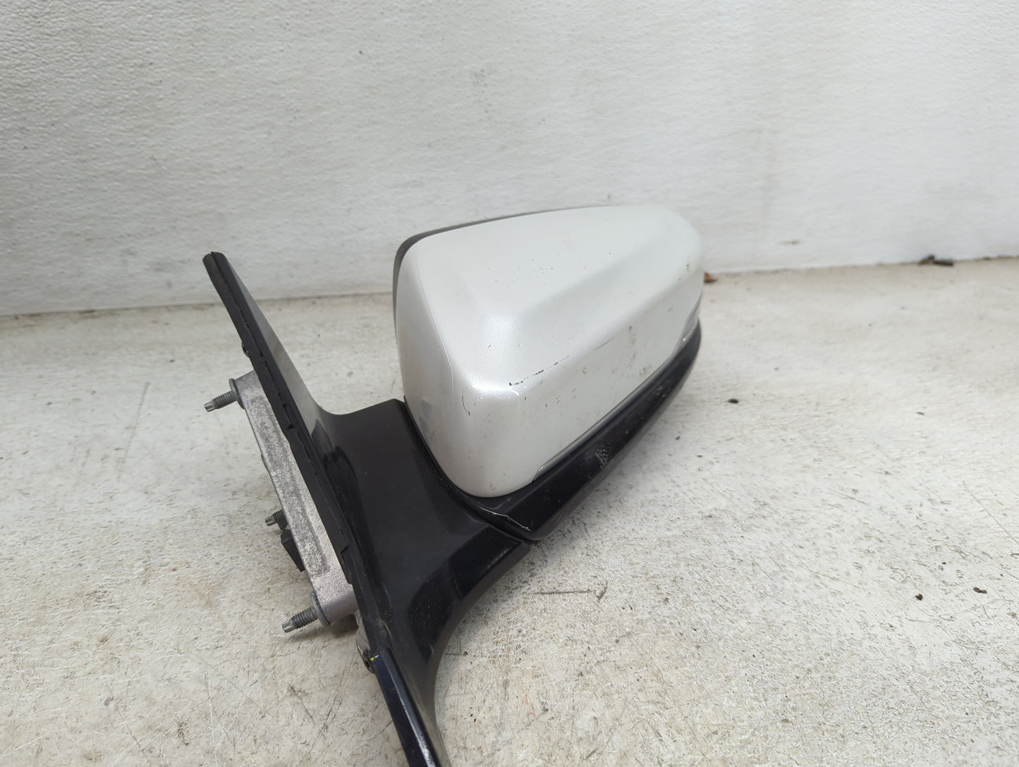 2015-2019 Cadillac Cts Driver Side View Mirror - Left Door Mirror OEM Used - Oemusedautoparts1.com