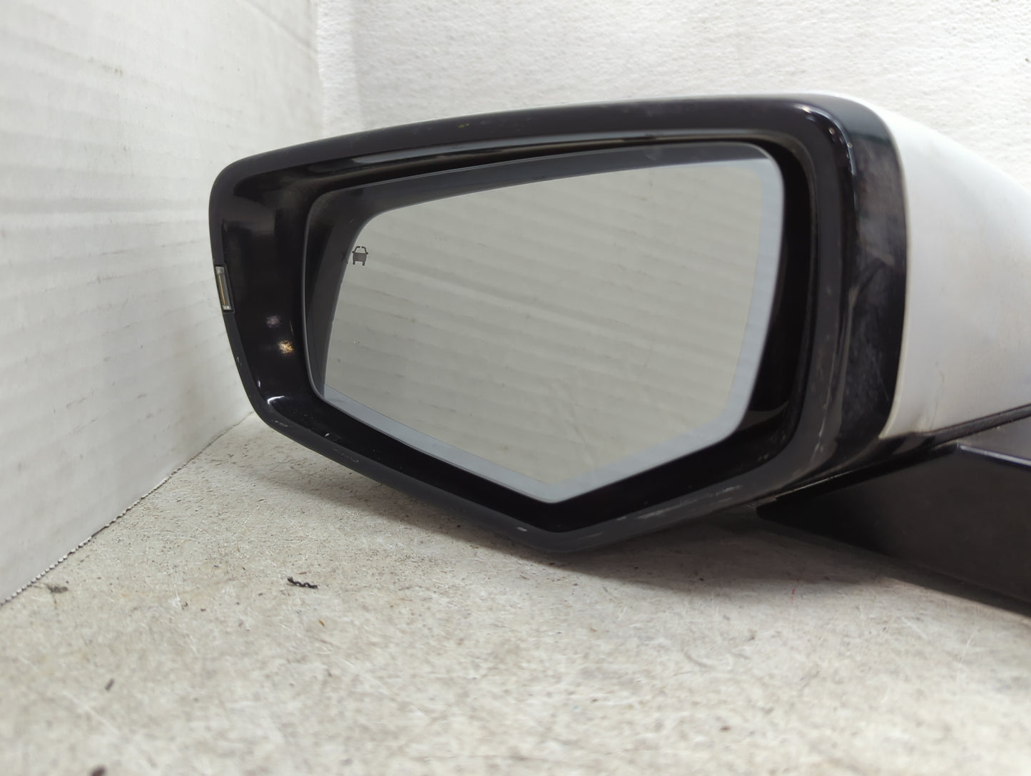 2015-2019 Cadillac Cts Driver Side View Mirror - Left Door Mirror OEM Used - Oemusedautoparts1.com