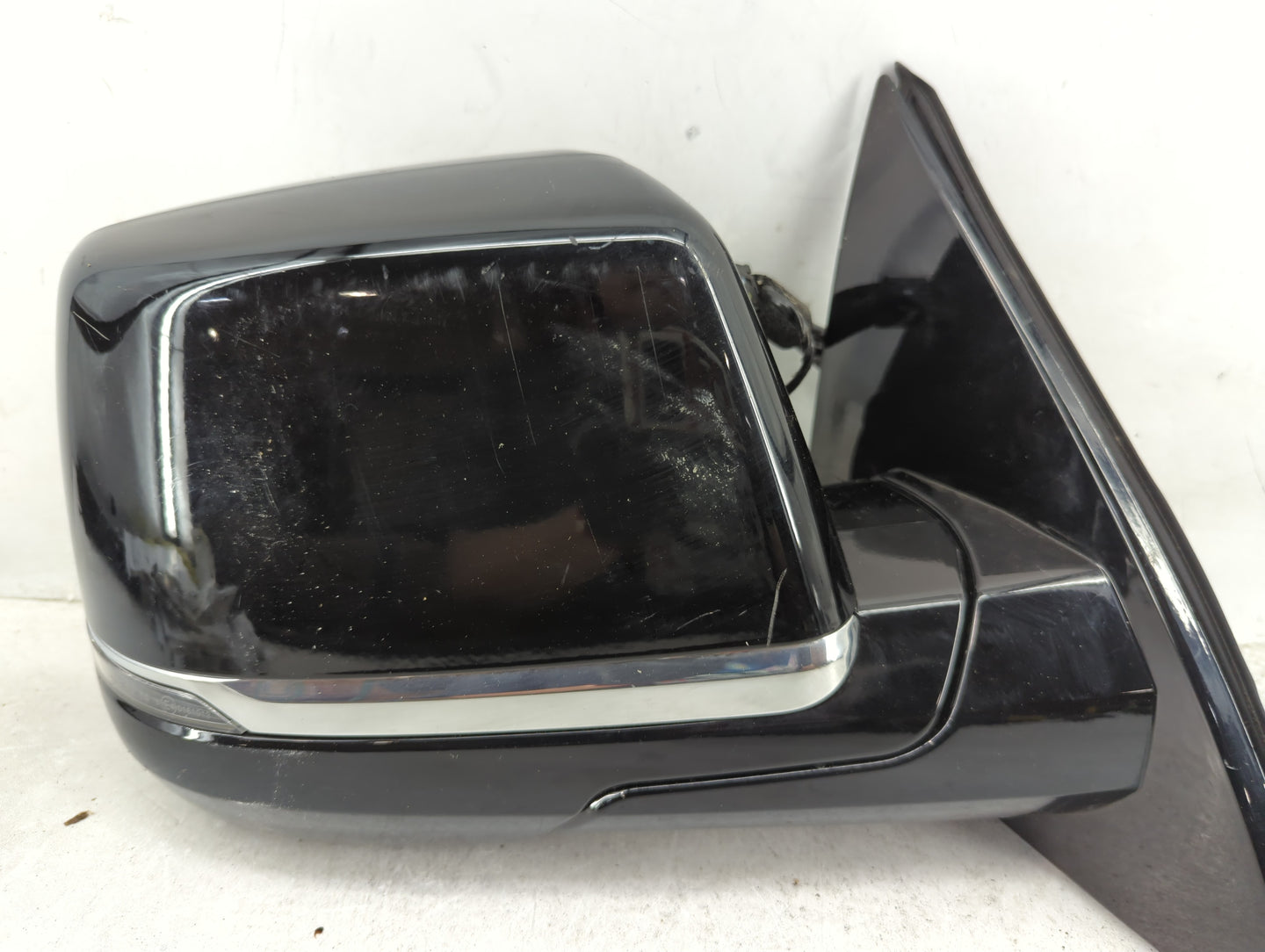 2015-2020 Cadillac Escalade Passenger Side View Mirror - Right Door Mirror OEM Used - Oemusedautoparts1.com