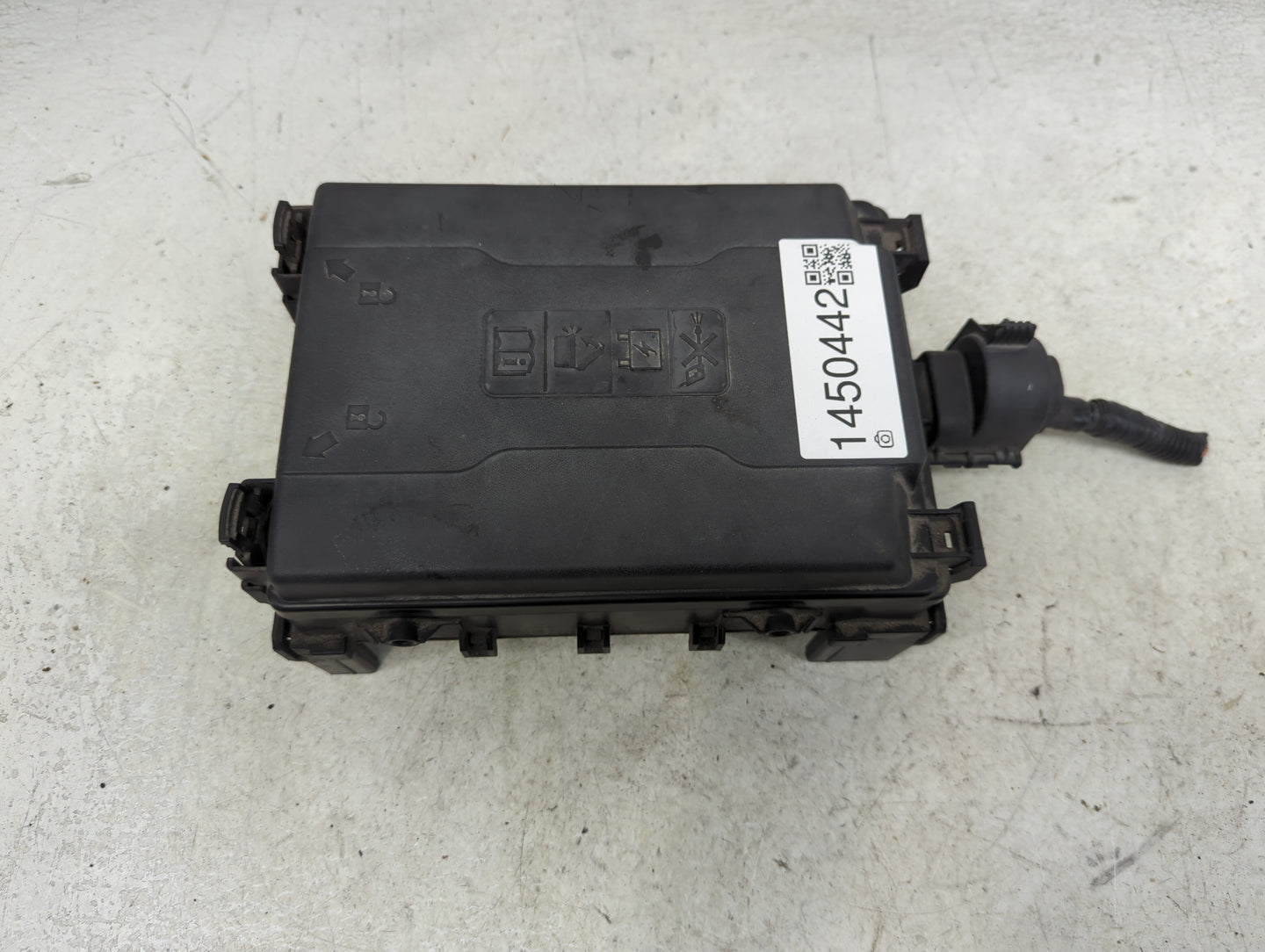 2015-2020 Cadillac Escalade Fusebox Fuse Box Panel Relay Module P/N:23418066 86323800603230 Fits OEM Used Auto Parts - Oemus