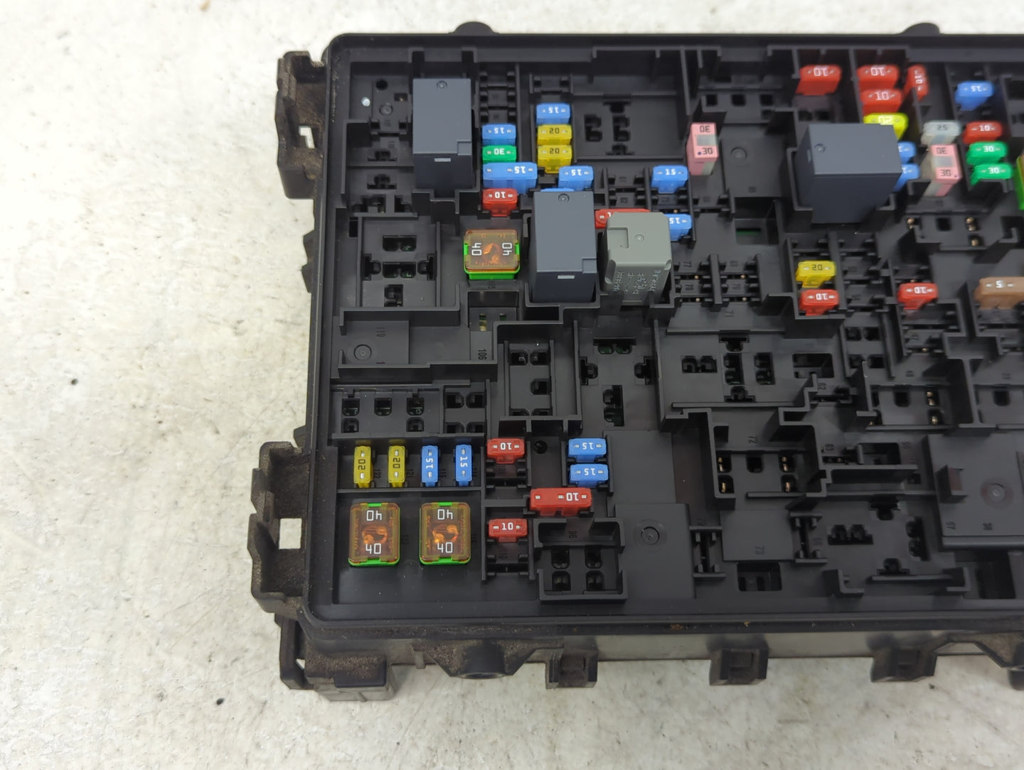 2015-2020 Cadillac Escalade Fusebox Fuse Box Panel Relay Module P/N:23418066 86323800603230 Fits OEM Used Auto Parts - Oemus