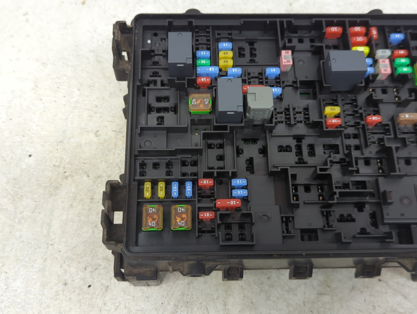 2015-2020 Cadillac Escalade Fusebox Fuse Box Panel Relay Module P/N:23418066 86323800603230 Fits OEM Used Auto Parts - Oemus