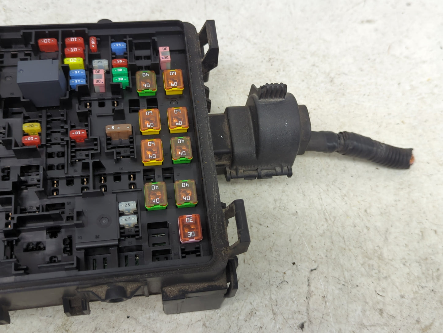 2015-2020 Cadillac Escalade Fusebox Fuse Box Panel Relay Module P/N:23418066 86323800603230 Fits OEM Used Auto Parts - Oemus