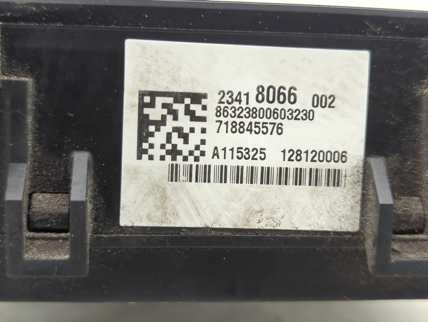 2015-2020 Cadillac Escalade Fusebox Fuse Box Panel Relay Module P/N:23418066 86323800603230 Fits OEM Used Auto Parts - Oemus