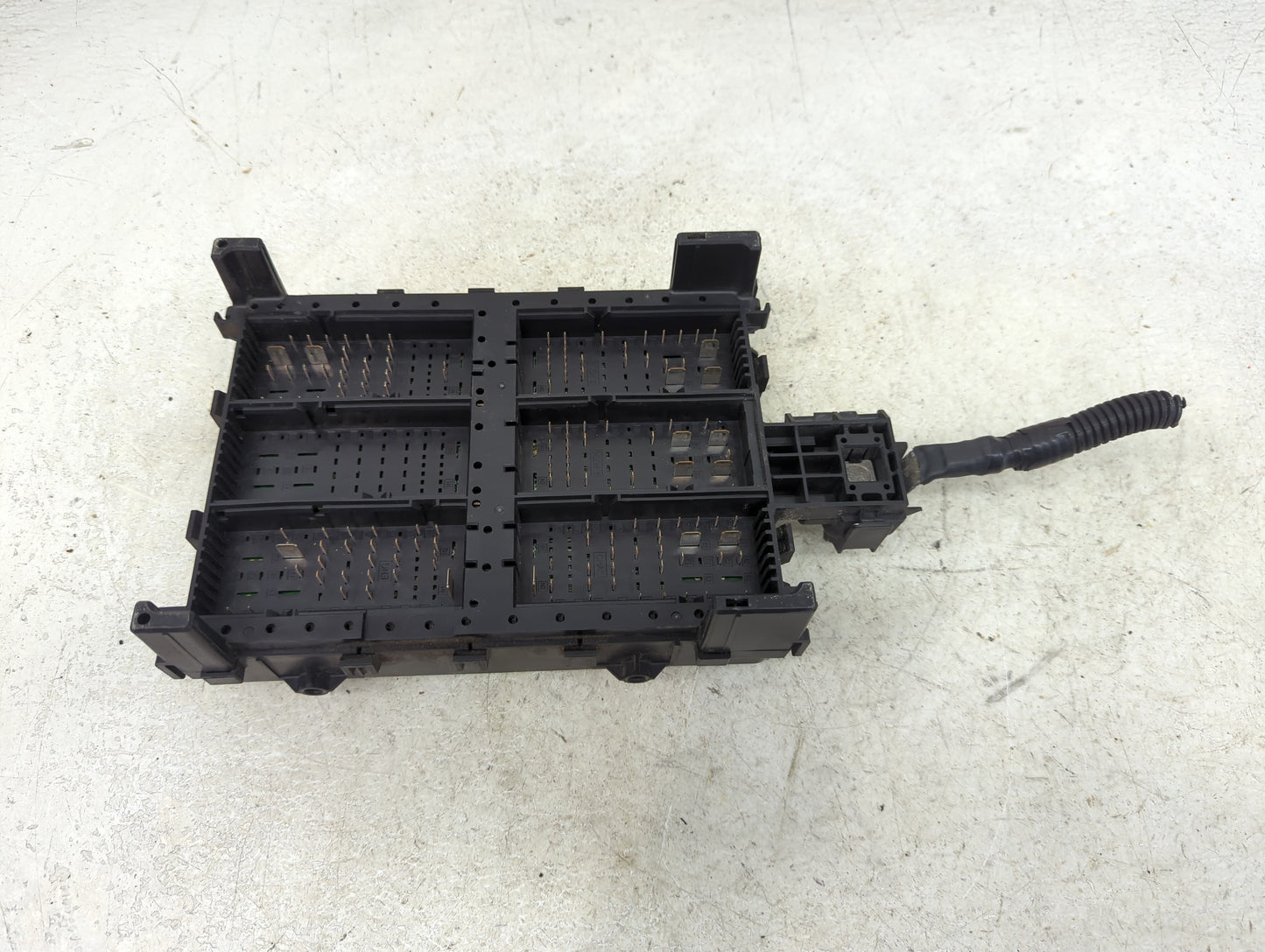 2015-2020 Cadillac Escalade Fusebox Fuse Box Panel Relay Module P/N:23418066 86323800603230 Fits OEM Used Auto Parts - Oemus
