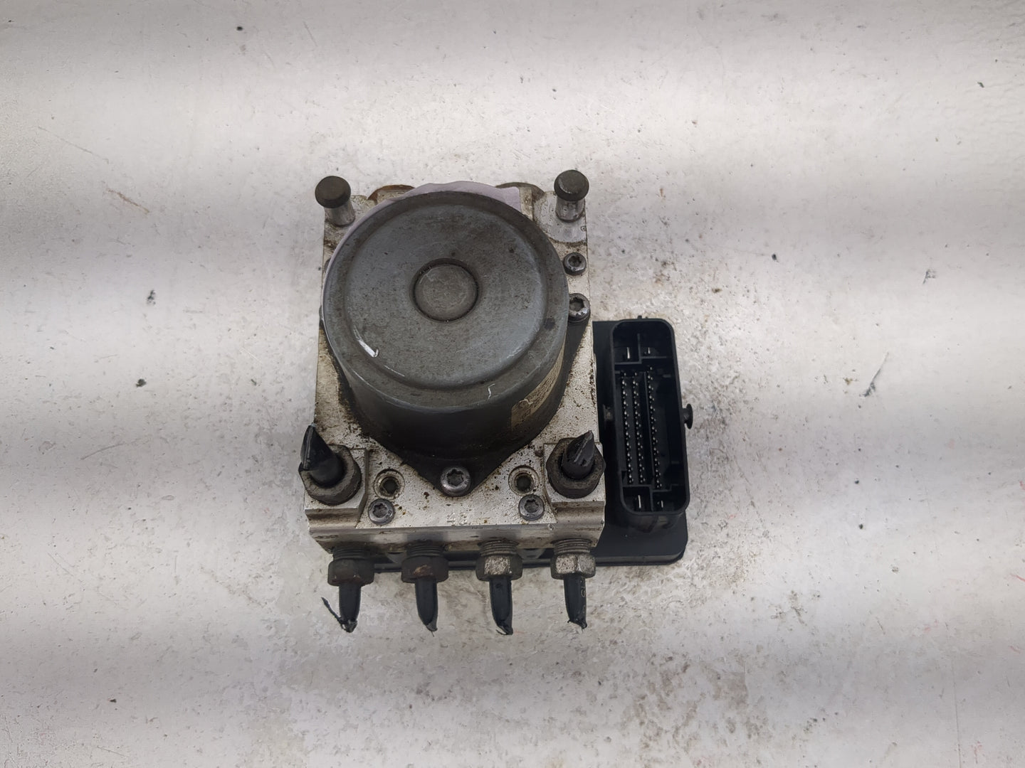 2016-2018 Cadillac Escalade ABS Pump Control Module Replacement P/N:23388972 23388992, 85312207, 59327401 Fits Fits 2016 201