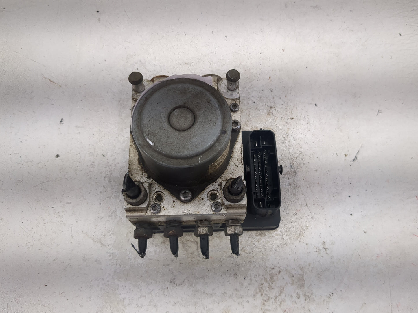 2016-2018 Cadillac Escalade ABS Pump Control Module Replacement P/N:23388972 23388992, 85312207, 59327401 Fits Fits 2016 201