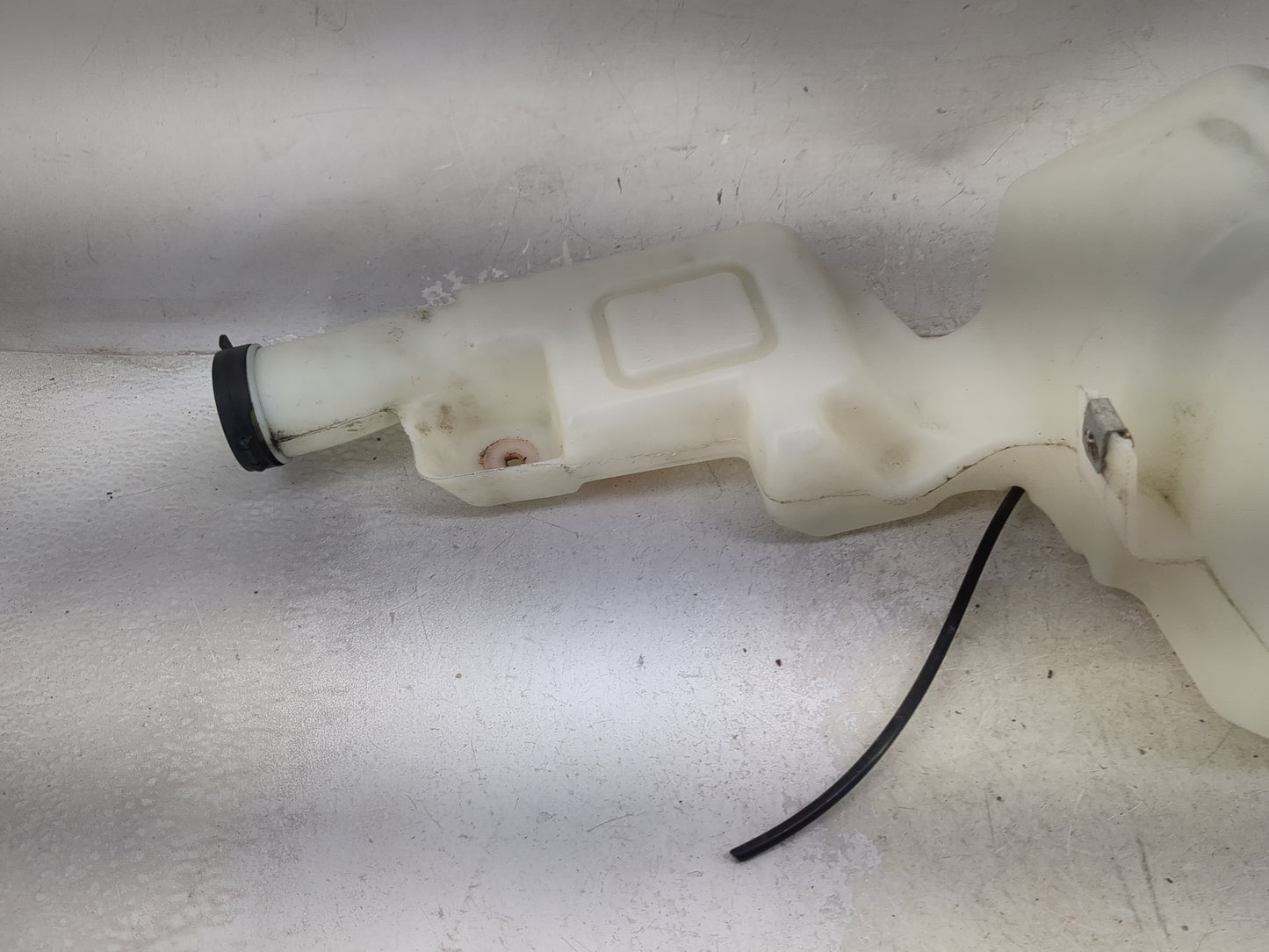 2015-2020 Cadillac Escalade Windshield Washer Fluid Reservoir Bottle Oem - Oemusedautoparts1.com