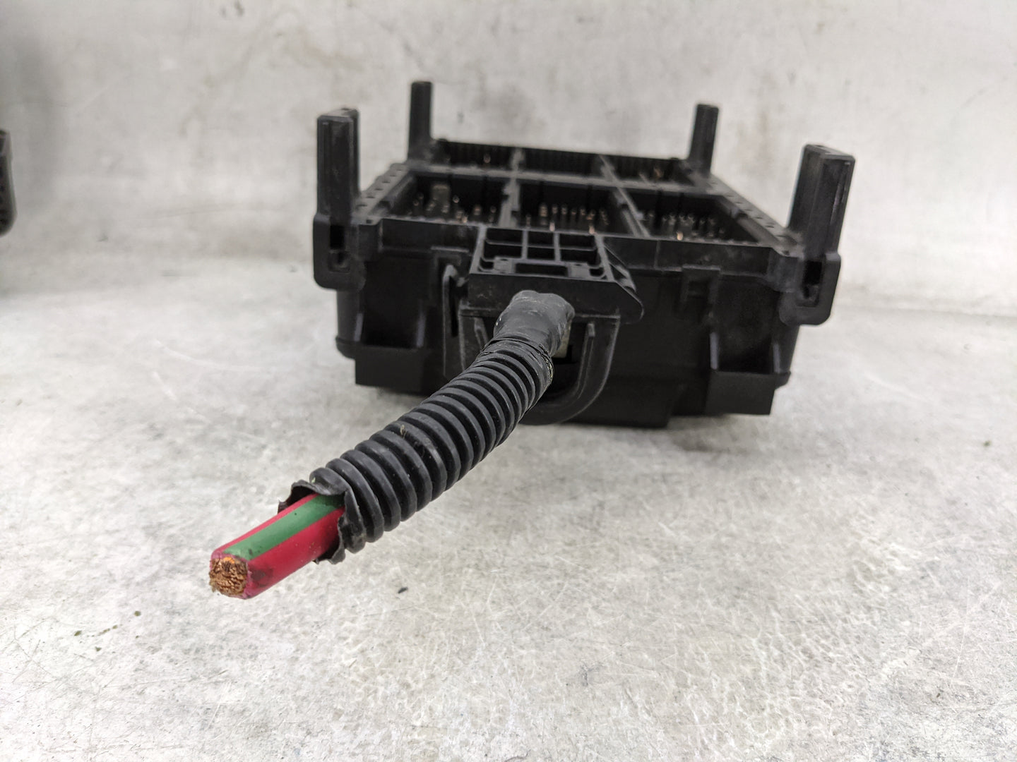 2015-2020 Cadillac Escalade Fusebox Fuse Box Panel Relay Module P/N:23418066 8632380060323 Fits Fits 2015 2016 2017 2018 201