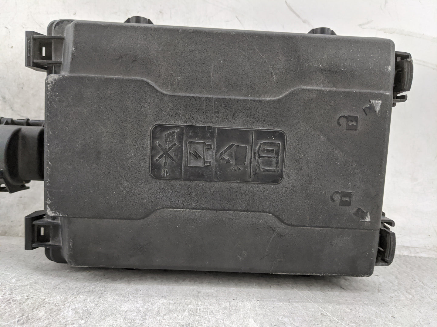 2015-2020 Cadillac Escalade Fusebox Fuse Box Panel Relay Module P/N:23418066 8632380060323 Fits Fits 2015 2016 2017 2018 201