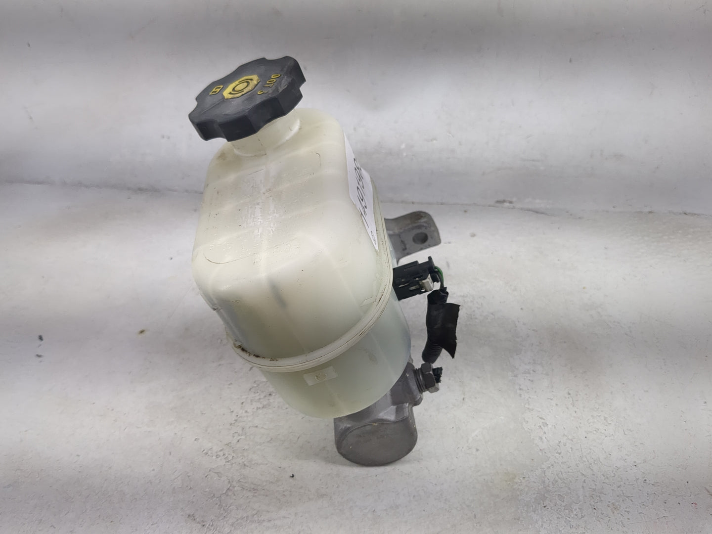 2015-2020 Cadillac Escalade Brake Master Cylinder 1491985 - Oemusedautoparts1.com