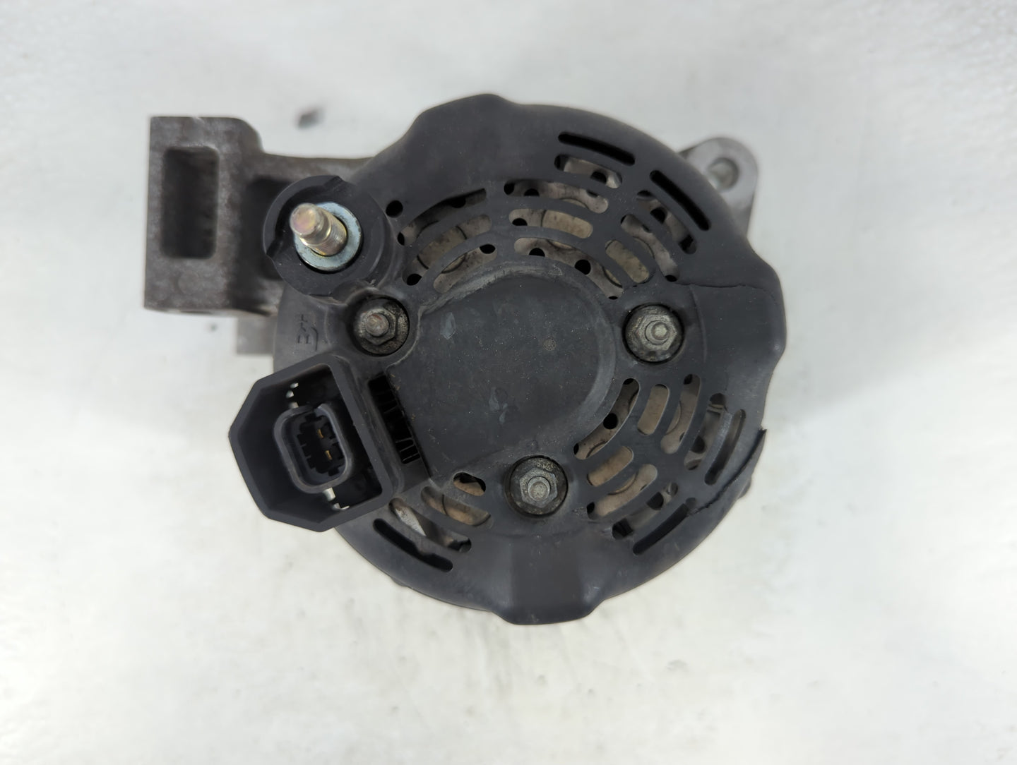 2013-2016 Cadillac Srx Alternator Replacement Generator Charging Assembly Engine OEM P/N:104211-8162 22988006 Fits OEM Used 