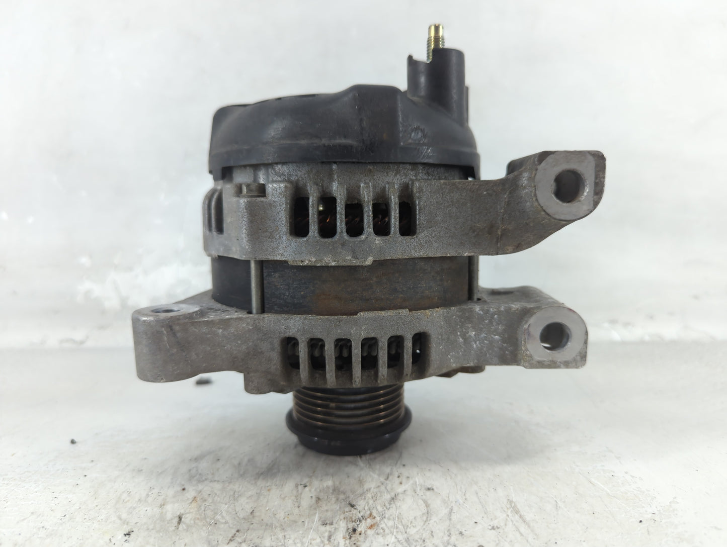 2013-2016 Cadillac Srx Alternator Replacement Generator Charging Assembly Engine OEM P/N:104211-8162 22988006 Fits OEM Used 