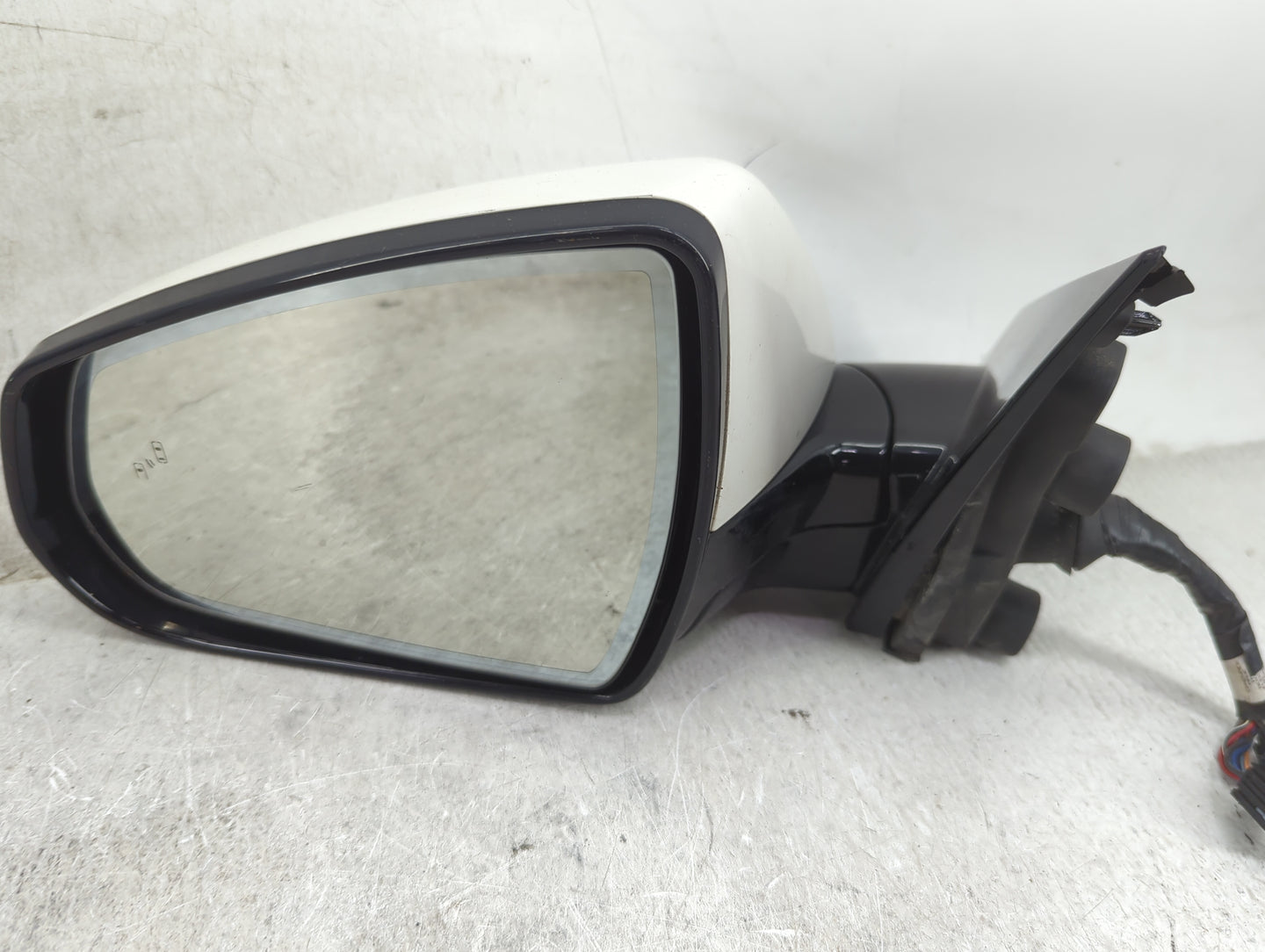 2010-2016 Cadillac Srx Passenger Side View Mirror - Right Door Mirror OEM Used - Oemusedautoparts1.com