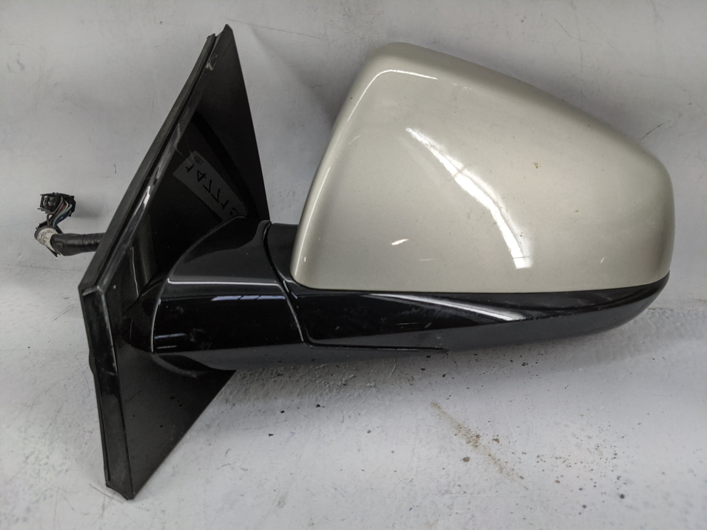 2016 Cadillac Srx Driver Side View Mirror - Left Door Mirror OEM Used - Oemusedautoparts1.com