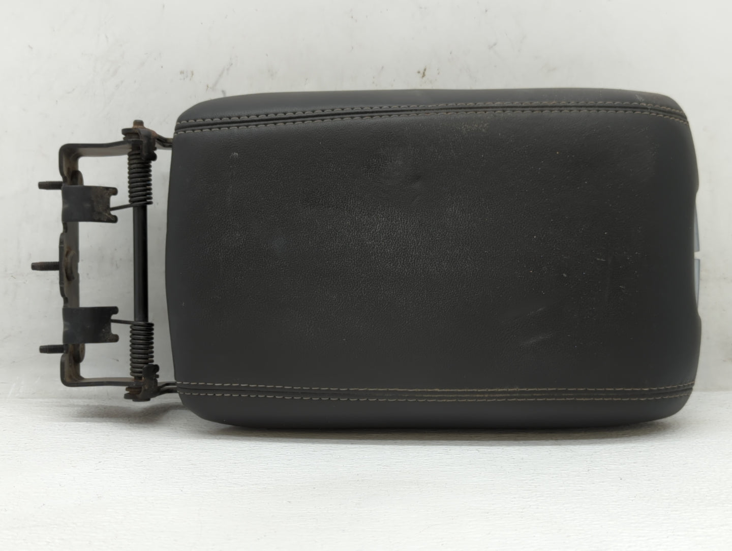 2015-2016 Cadillac Srx Center Console Armrest Cover Lid Black - Oemusedautoparts1.com