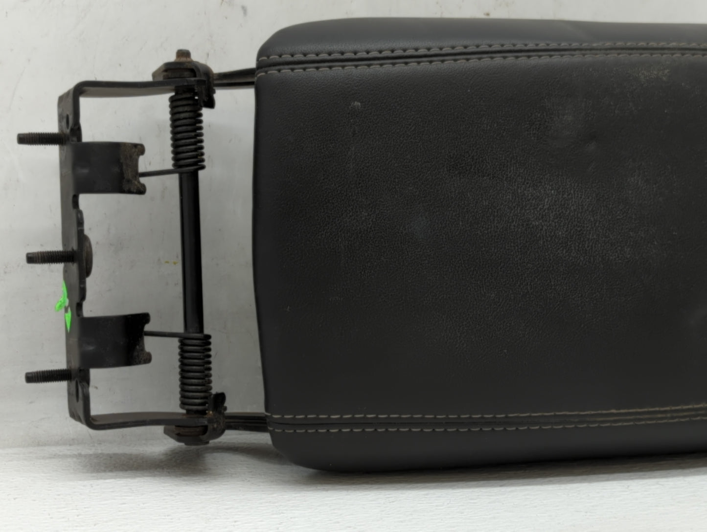 2015-2016 Cadillac Srx Center Console Armrest Cover Lid Black - Oemusedautoparts1.com